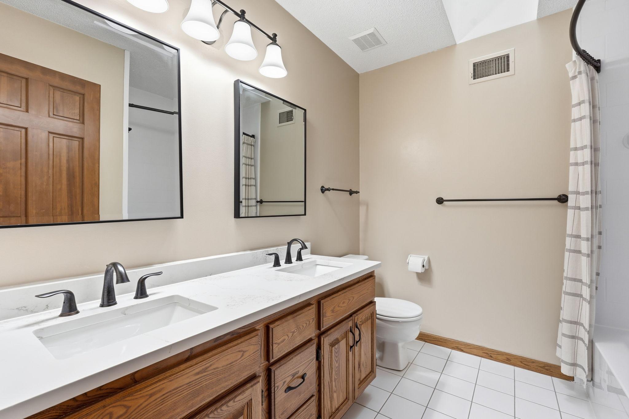 View of Residential at 1316 Summit Oaks Drive, Burnsville MN 55337, Burnsville (23 of 28) - Mike Wilen | Minnesota Team Real Estate