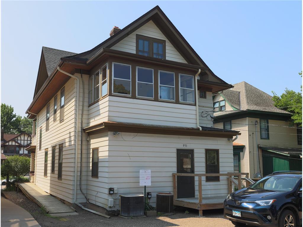 View of Commercial Sale at 951 Grand Avenue, Saint Paul MN 55105, Saint Paul (4 of 11) - Mike Wilen | Minnesota Team Real Estate