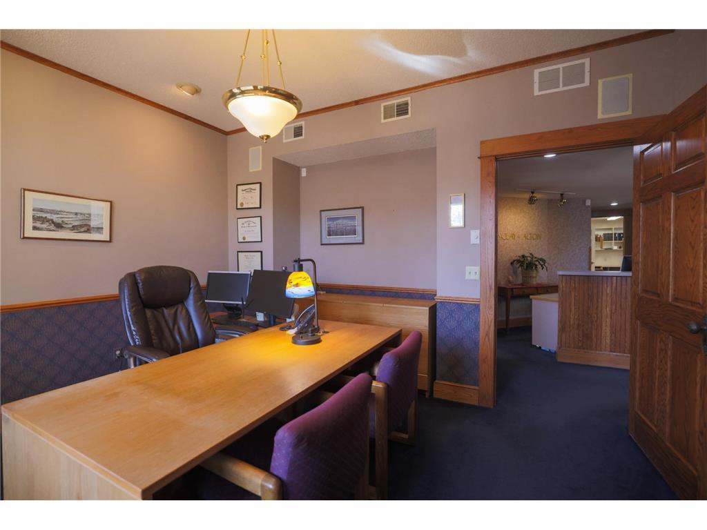 View of Commercial Sale at 951 Grand Avenue, Saint Paul MN 55105, Saint Paul (9 of 11) - Mike Wilen | Minnesota Team Real Estate