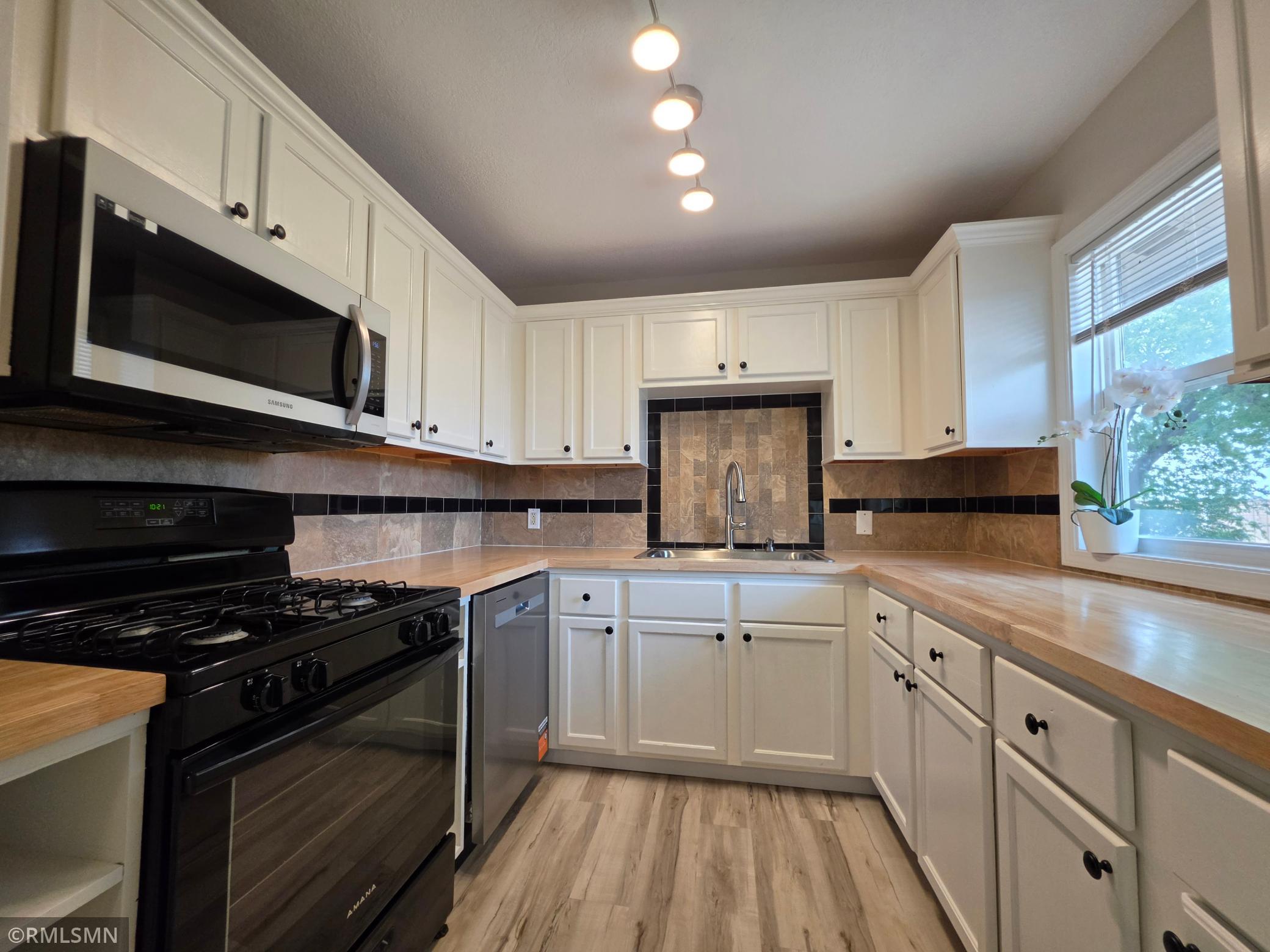 View of Residential at 1306 Woodhill Road, Burnsville MN 55337, Burnsville (9 of 29) - Mike Wilen | Minnesota Team Real Estate