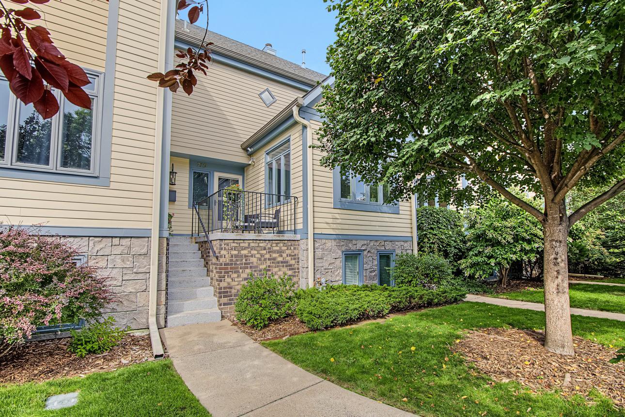 View of Residential at 719 Summit Avenue, Saint Paul MN 55105, Saint Paul (2 of 40) - Mike Wilen | Minnesota Team Real Estate