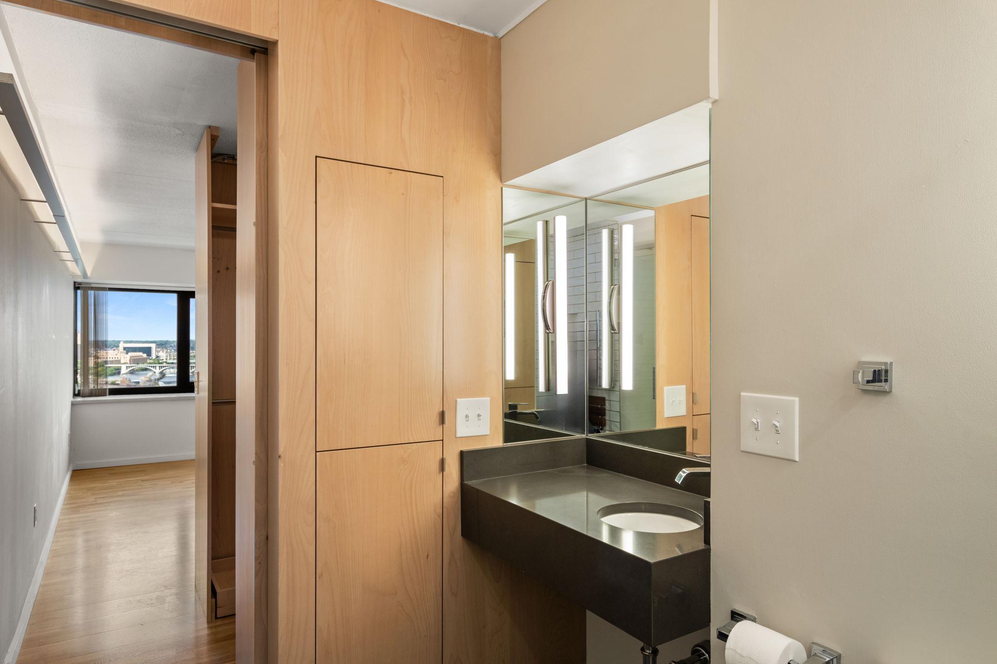 View of Residential at 1920 1st Street #2103, Minneapolis MN 55454, Minneapolis (23 of 45) - Mike Wilen | Minnesota Team Real Estate