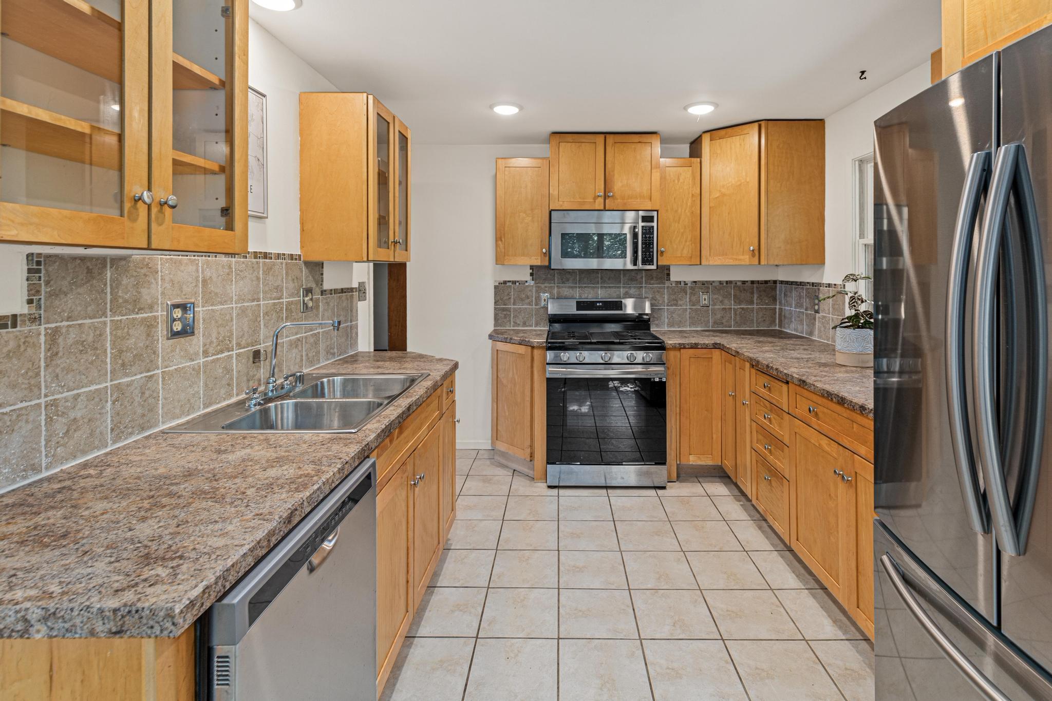 View of Residential at 2150 Knapp Street, Saint Paul MN 55108, Saint Paul (11 of 37) - Mike Wilen | Minnesota Team Real Estate