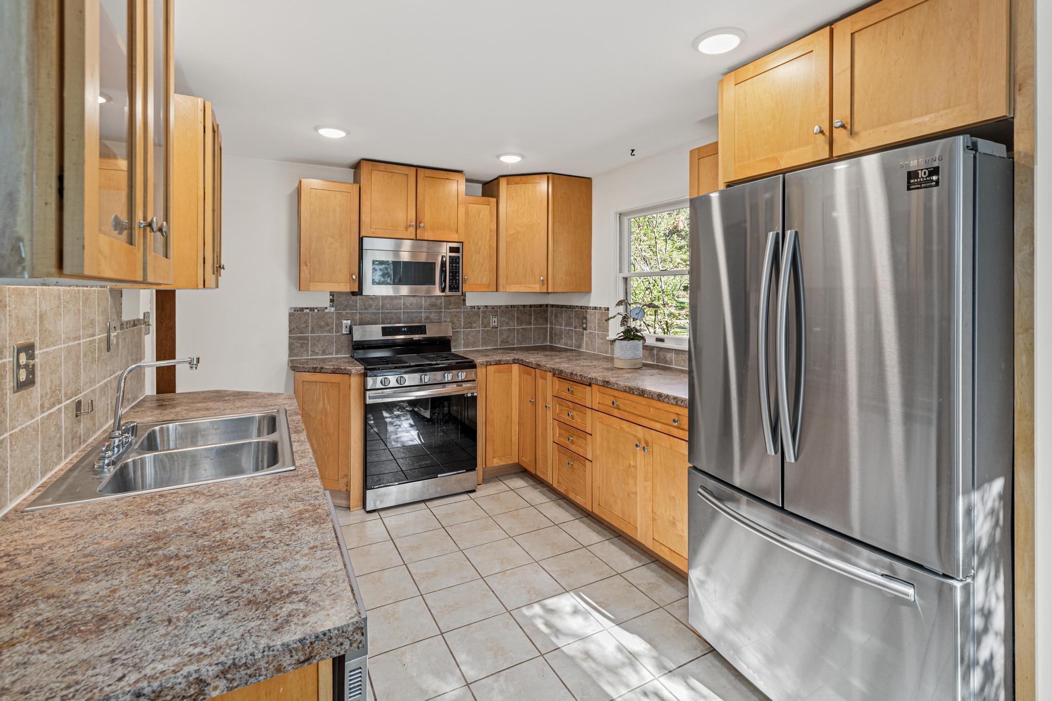 View of Residential at 2150 Knapp Street, Saint Paul MN 55108, Saint Paul (10 of 37) - Mike Wilen | Minnesota Team Real Estate