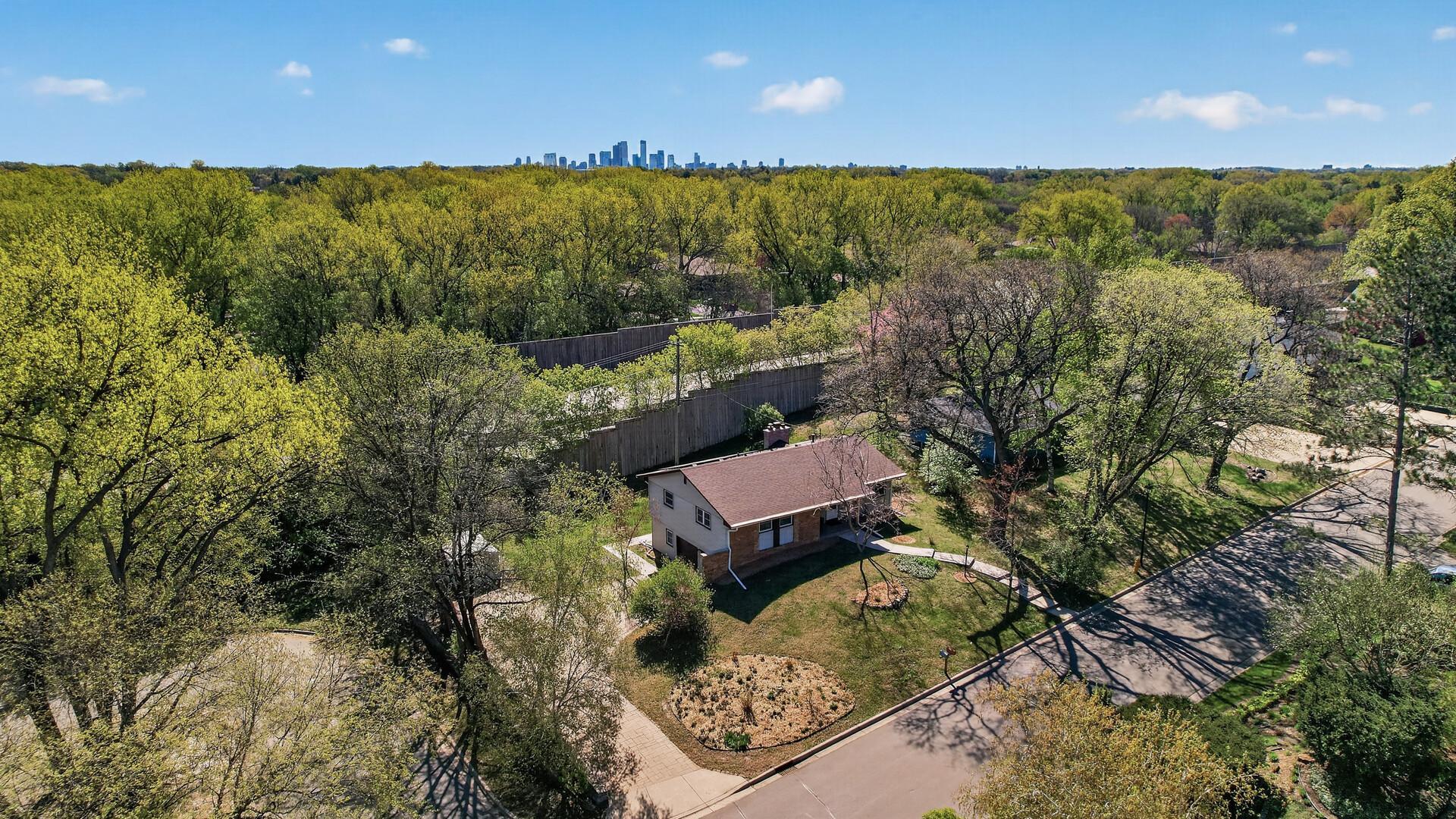View of Residential at 2580 Winfield Avenue, Golden Valley MN 55422, Golden Valley (29 of 29) - Mike Wilen | Minnesota Team Real Estate