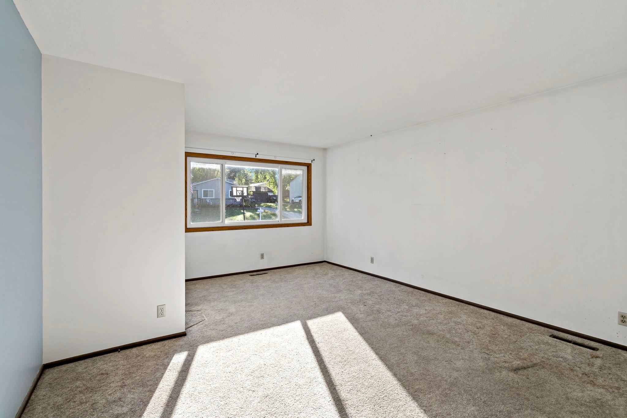 View of Residential at 2069 Ivy Street, North Saint Paul MN 55109, North Saint Paul (9 of 37) - Mike Wilen | Minnesota Team Real Estate