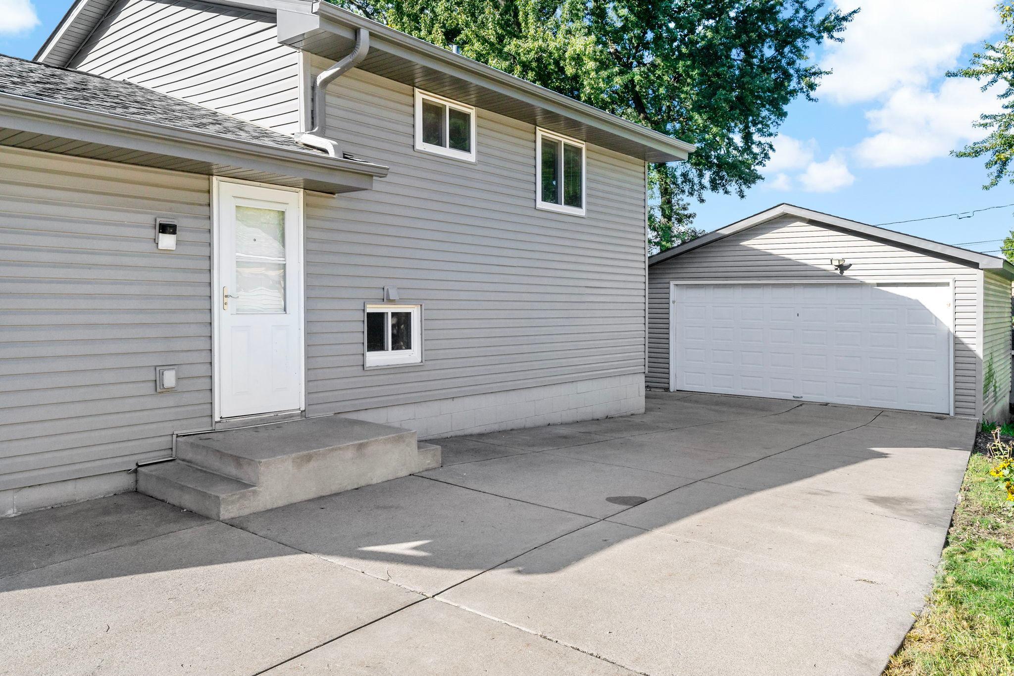 View of Residential at 2069 Ivy Street, North Saint Paul MN 55109, North Saint Paul (30 of 37) - Mike Wilen | Minnesota Team Real Estate