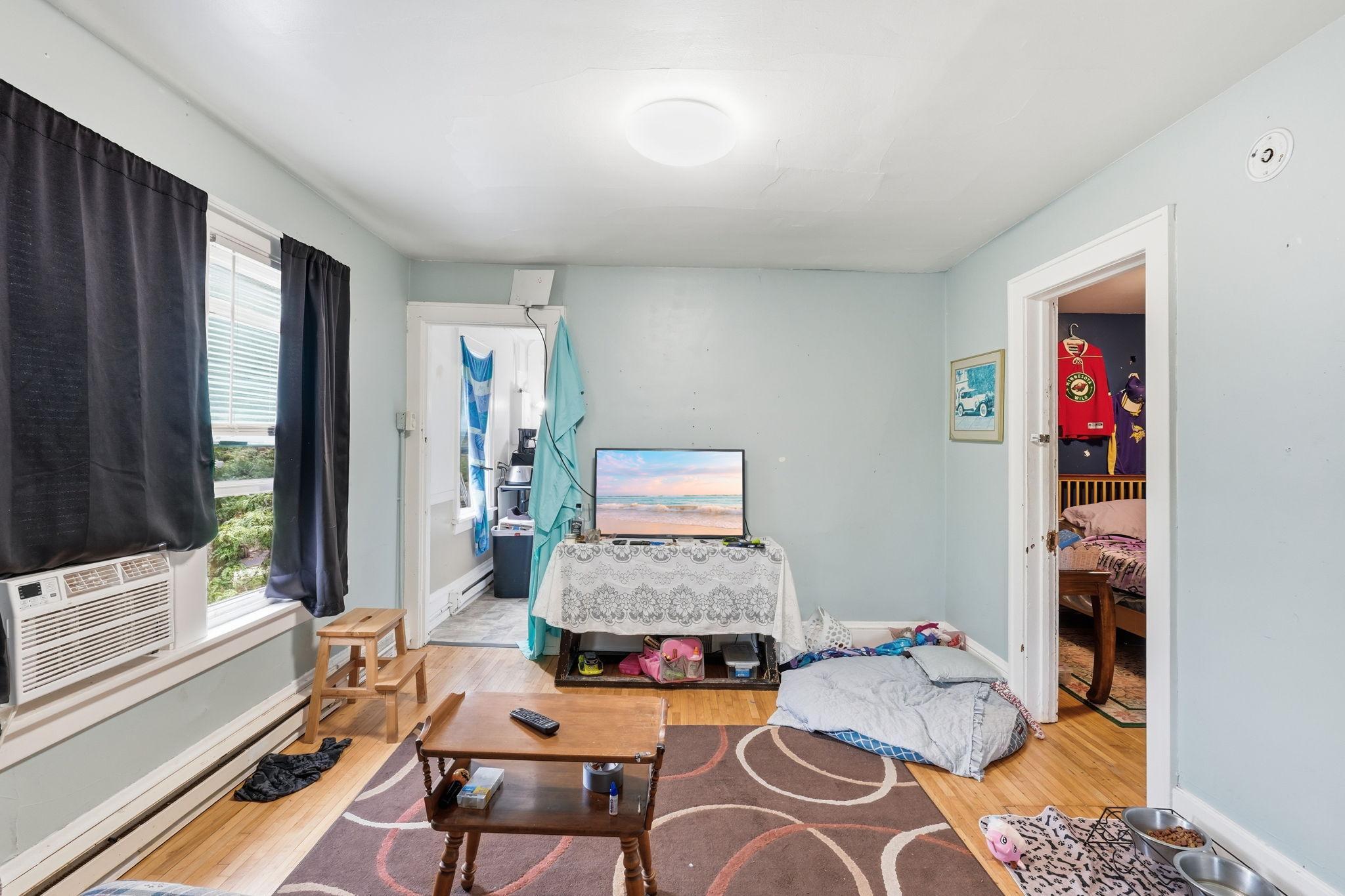 View of Residential Income at 2226 Girard Avenue, Minneapolis MN 55411, Minneapolis (5 of 22) - Mike Wilen | Minnesota Team Real Estate