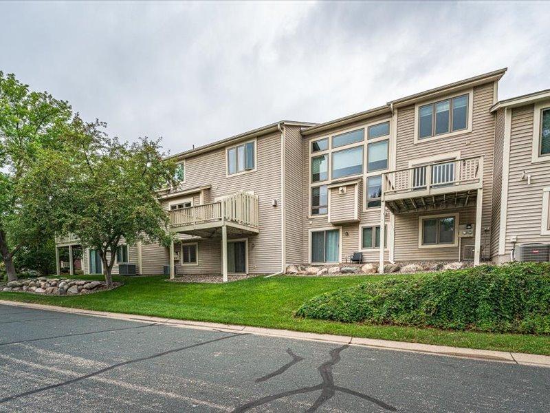 View of Residential at 1491 Summit Shores Drive, Burnsville MN 55306, Burnsville (43 of 56) - Mike Wilen | Minnesota Team Real Estate