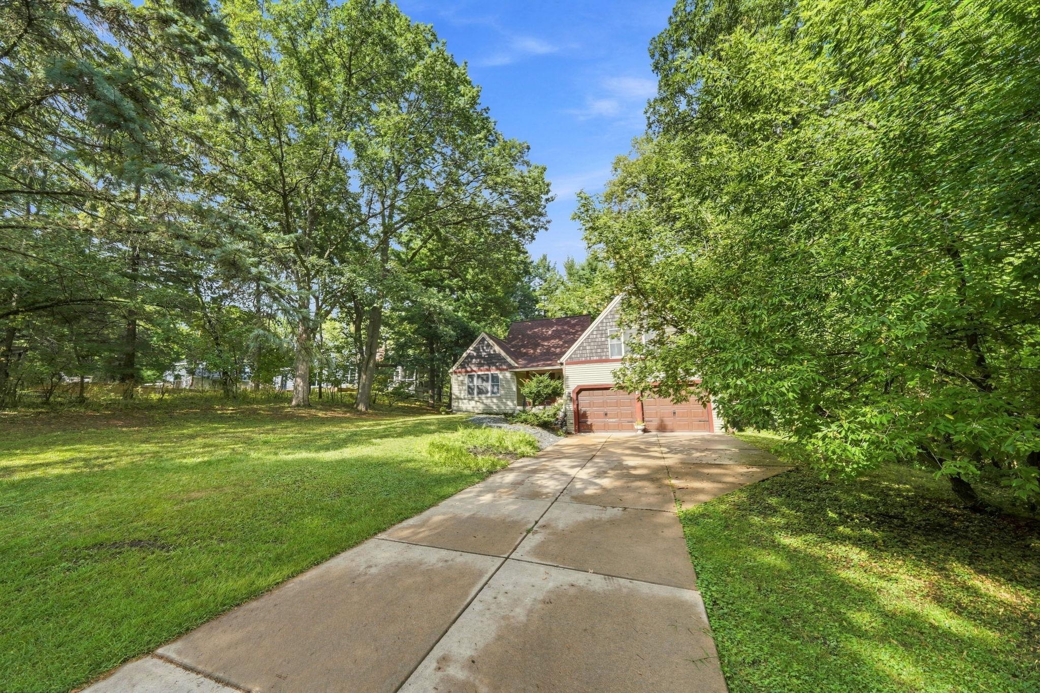 View of Residential at 619 Birchwood Avenue, White Bear Lake MN 55110, White Bear Lake (30 of 35) - Mike Wilen | Minnesota Team Real Estate