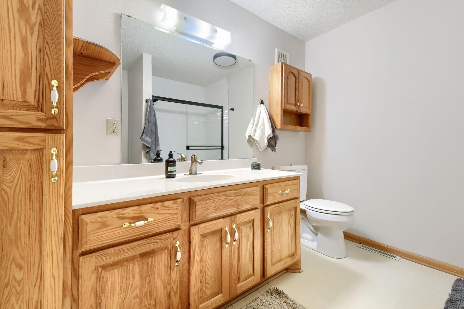 View of Residential at 828 Woodland Drive, Mahtomedi MN 55115, Mahtomedi (16 of 28) - Mike Wilen | Minnesota Team Real Estate