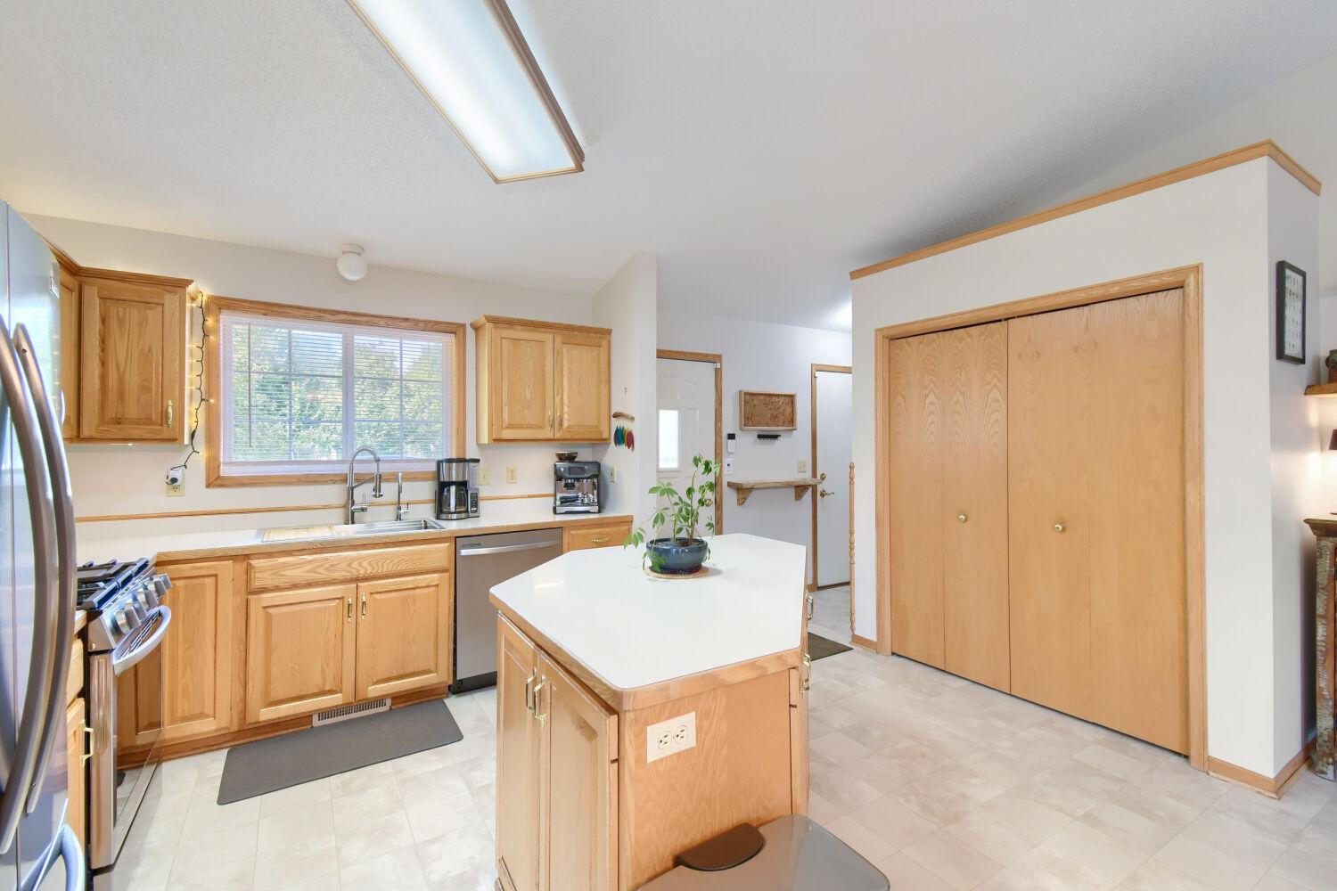 View of Residential at 828 Woodland Drive, Mahtomedi MN 55115, Mahtomedi (11 of 28) - Mike Wilen | Minnesota Team Real Estate