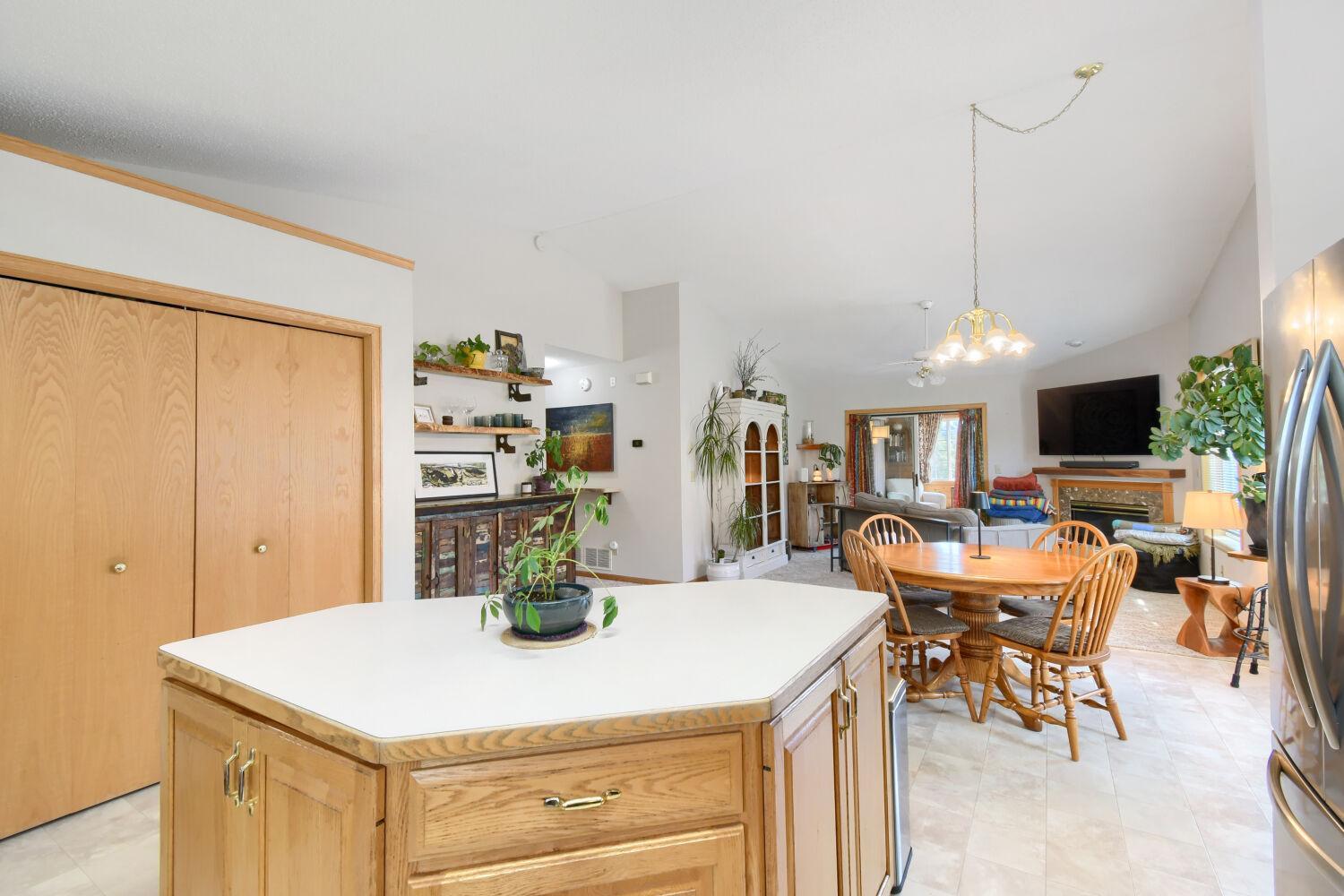 View of Residential at 828 Woodland Drive, Mahtomedi MN 55115, Mahtomedi (10 of 28) - Mike Wilen | Minnesota Team Real Estate