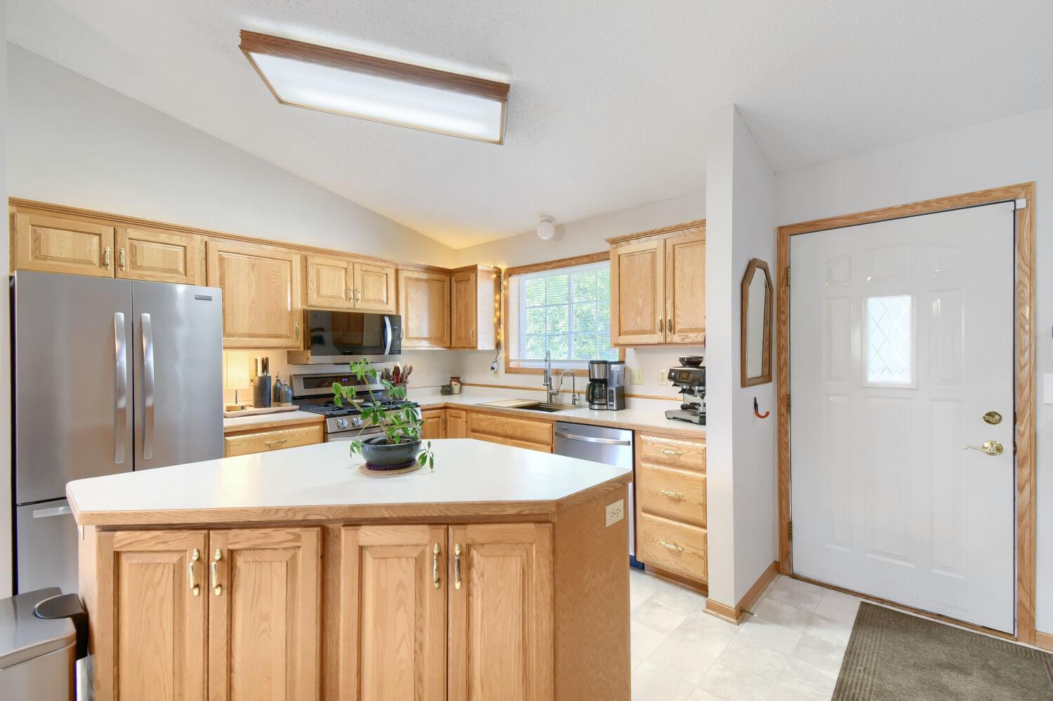 View of Residential at 828 Woodland Drive, Mahtomedi MN 55115, Mahtomedi (9 of 28) - Mike Wilen | Minnesota Team Real Estate