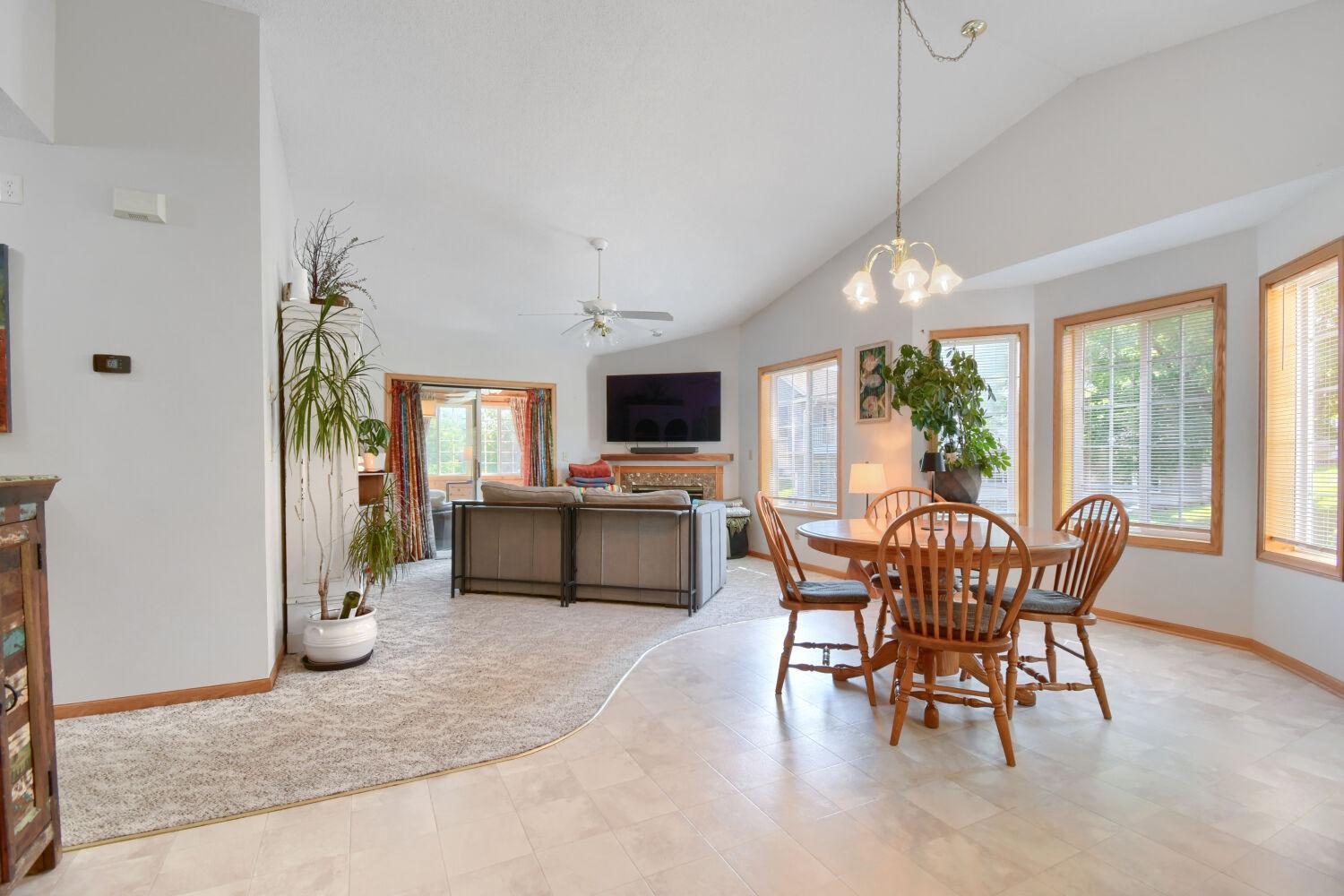 View of Residential at 828 Woodland Drive, Mahtomedi MN 55115, Mahtomedi (4 of 28) - Mike Wilen | Minnesota Team Real Estate