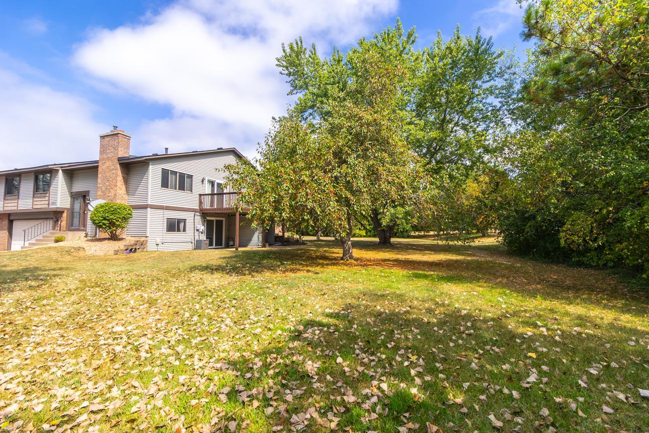 View of Residential at 2819 Wimbledon Ridge, Woodbury MN 55125, Woodbury (33 of 35) - Mike Wilen | Minnesota Team Real Estate