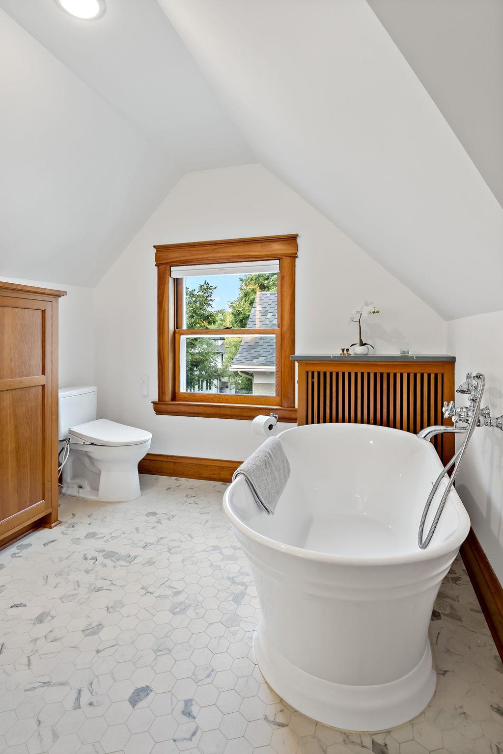 View of Residential at 2400 Irving Avenue, Minneapolis MN 55405, Minneapolis (83 of 93) - Mike Wilen | Minnesota Team Real Estate