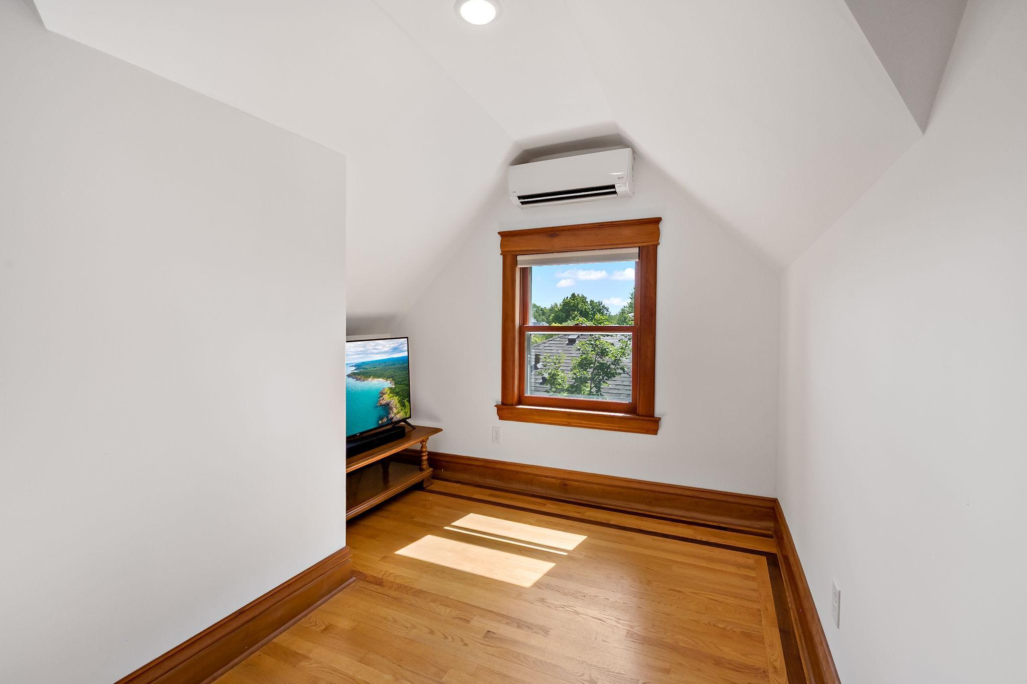 View of Residential at 2400 Irving Avenue, Minneapolis MN 55405, Minneapolis (69 of 93) - Mike Wilen | Minnesota Team Real Estate