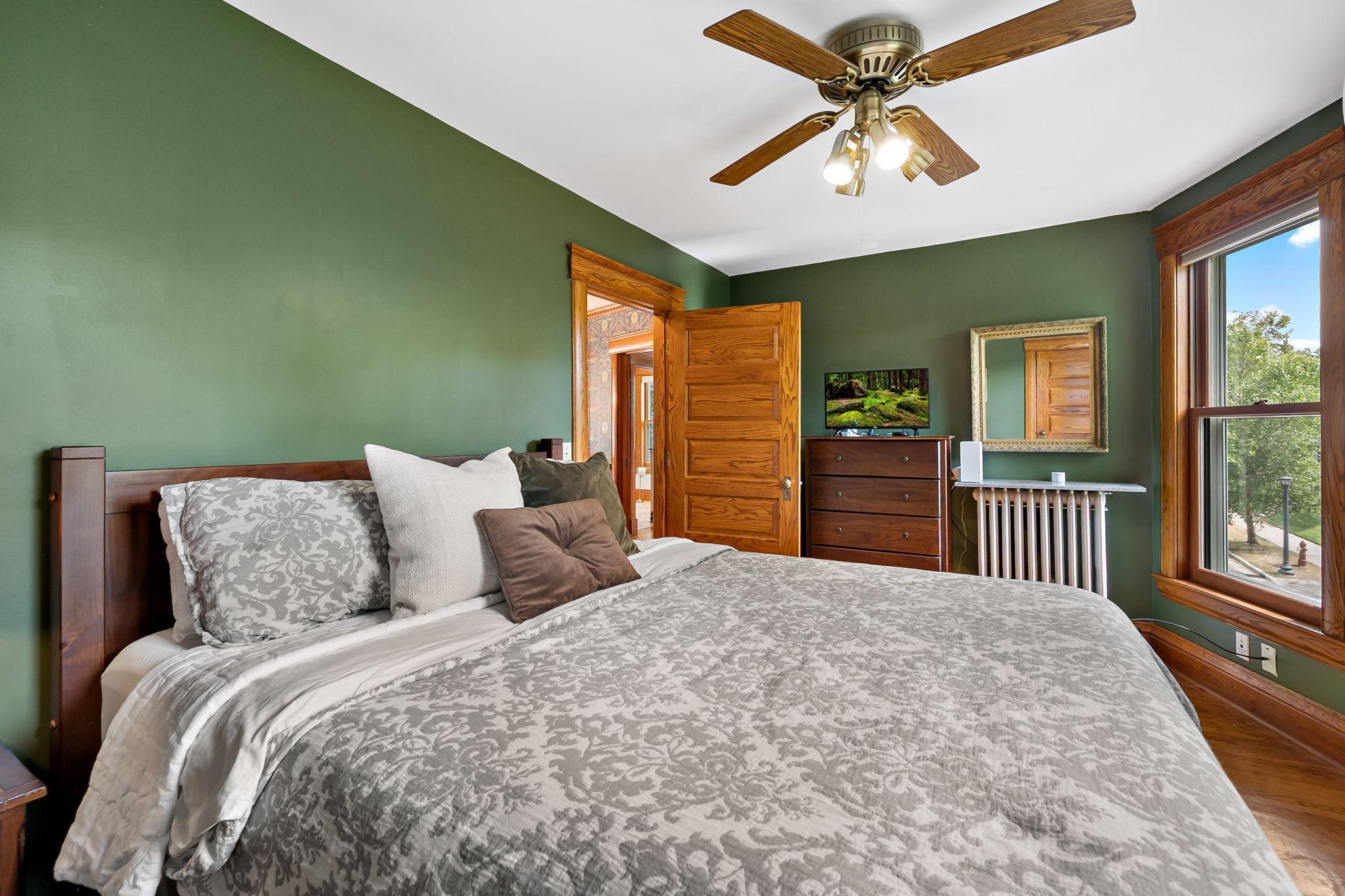 View of Residential at 2400 Irving Avenue, Minneapolis MN 55405, Minneapolis (55 of 93) - Mike Wilen | Minnesota Team Real Estate
