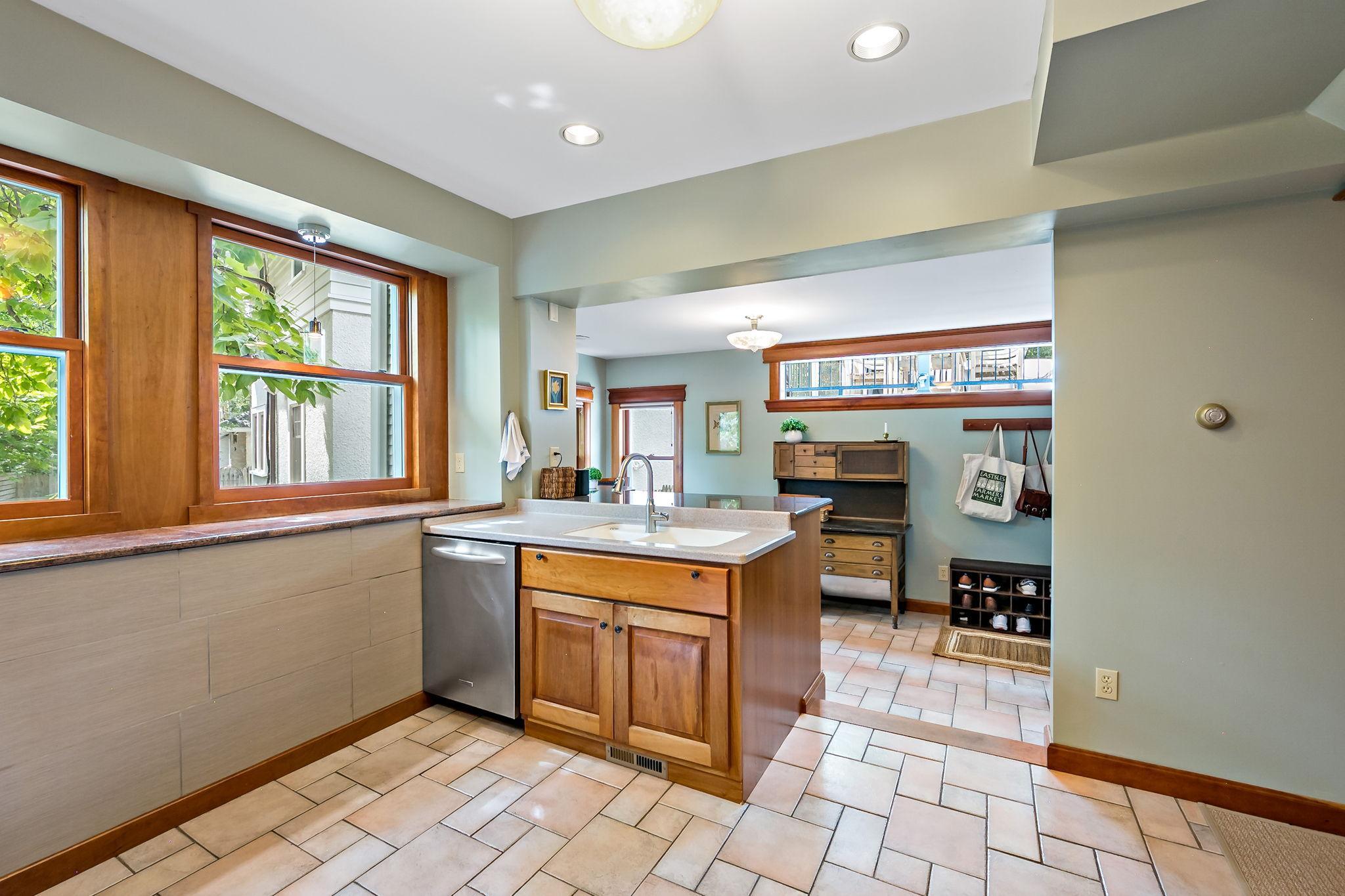 View of Residential at 2400 Irving Avenue, Minneapolis MN 55405, Minneapolis (43 of 93) - Mike Wilen | Minnesota Team Real Estate