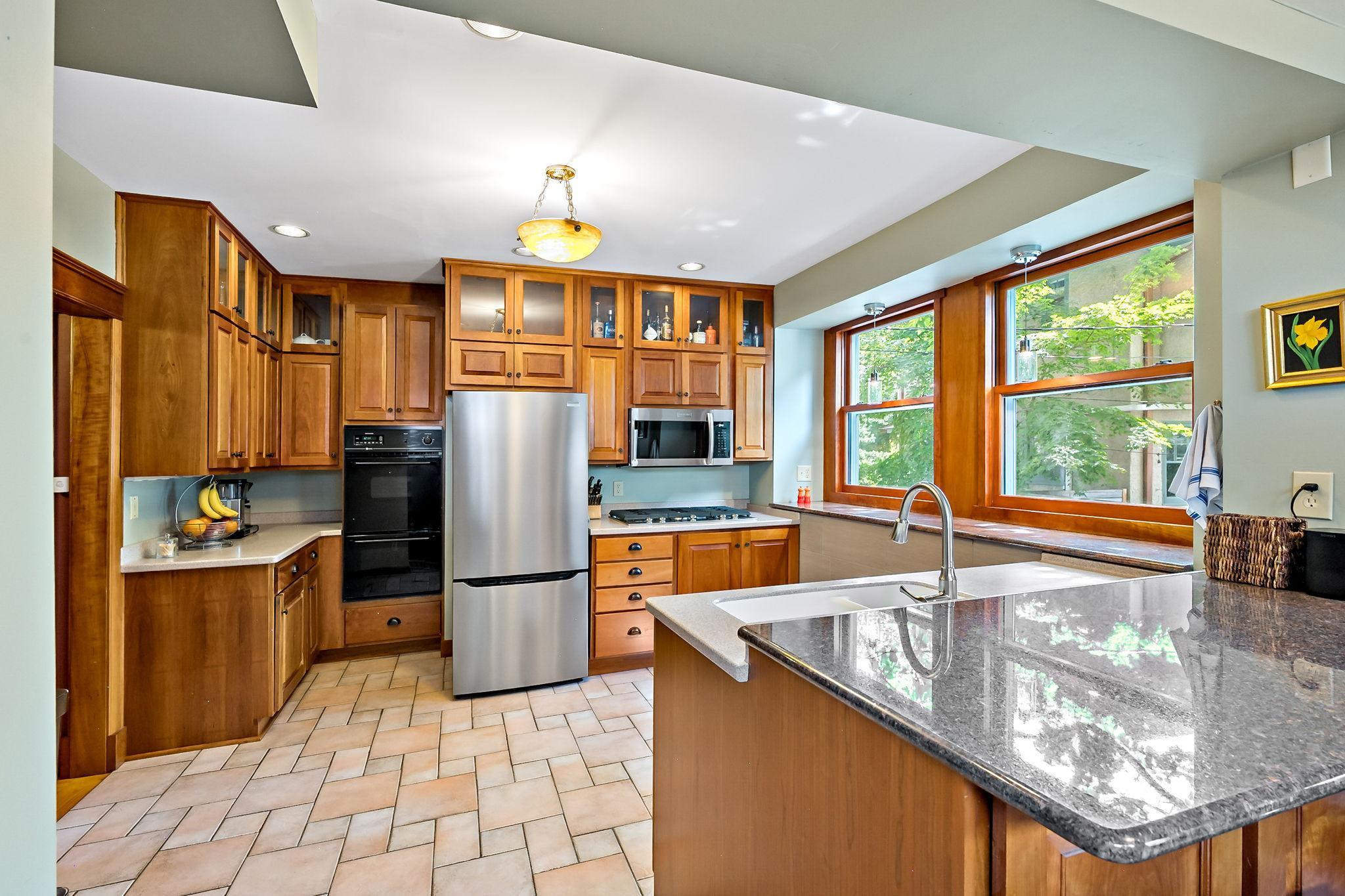 View of Residential at 2400 Irving Avenue, Minneapolis MN 55405, Minneapolis (39 of 93) - Mike Wilen | Minnesota Team Real Estate