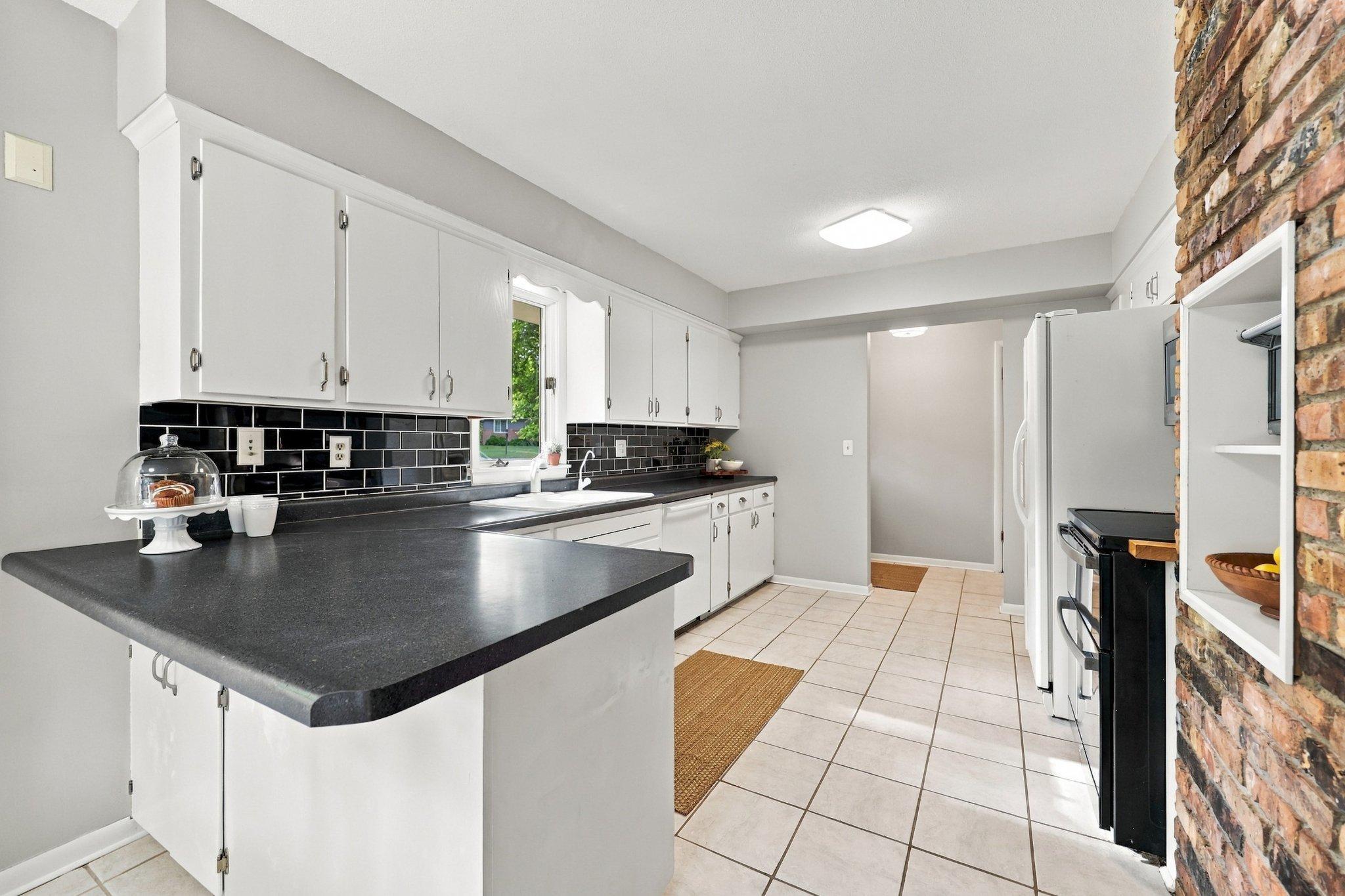 View of Residential at 3966 Earlynn Lane, Minnetonka MN 55345, Minnetonka (7 of 63) - Mike Wilen | Minnesota Team Real Estate