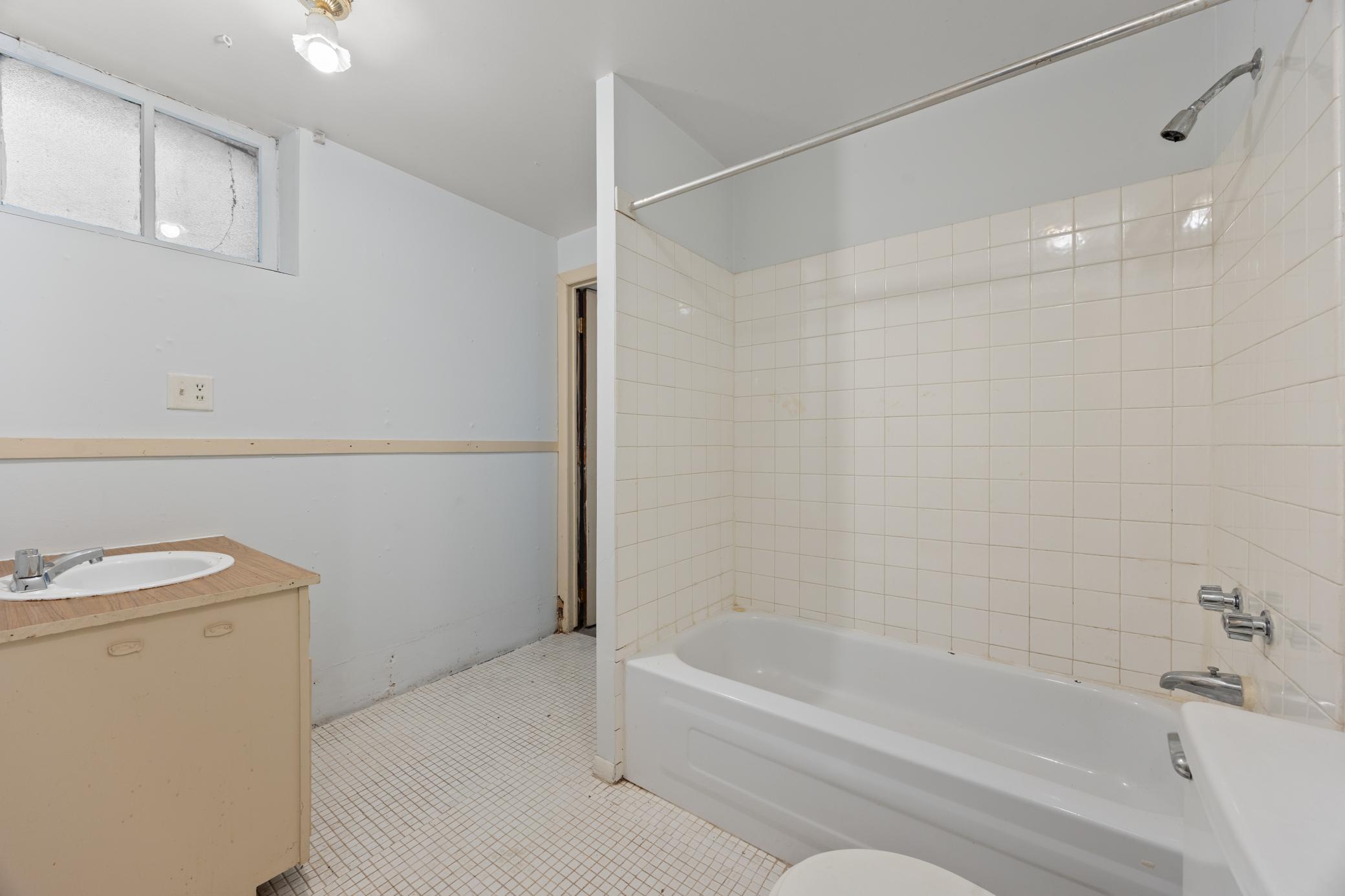 View of Residential Income at 3831 Grand Avenue, Minneapolis MN 55409, Minneapolis (26 of 37) - Mike Wilen | Minnesota Team Real Estate