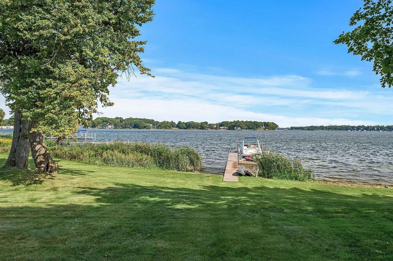 View of Residential at 3705 Shore Drive, Wayzata MN 55391, Wayzata (4 of 15) - Mike Wilen | Minnesota Team Real Estate