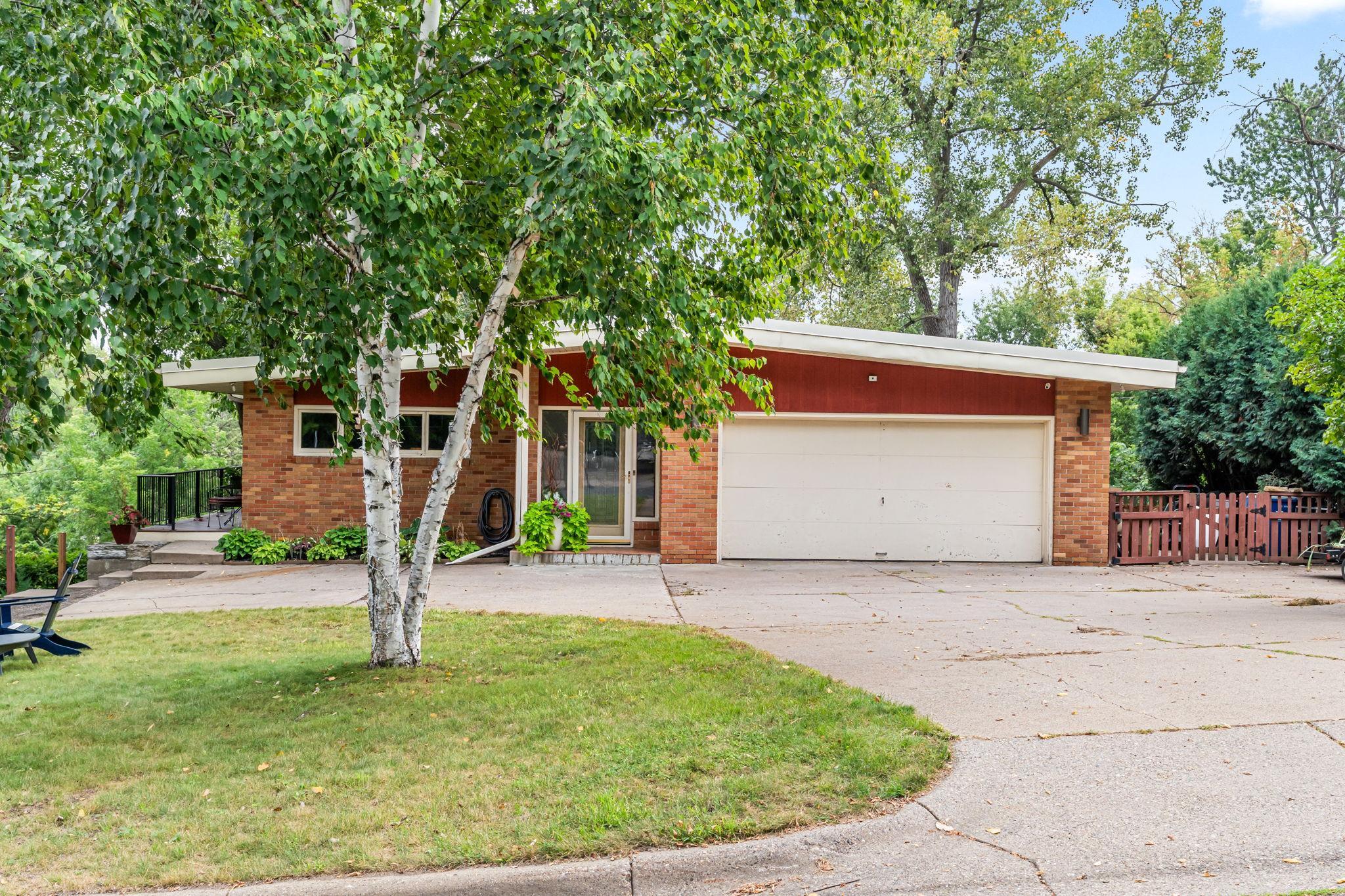 View of Residential at 2212 Mary Hills Drive, Golden Valley MN 55422, Golden Valley (77 of 123) - Mike Wilen | Minnesota Team Real Estate