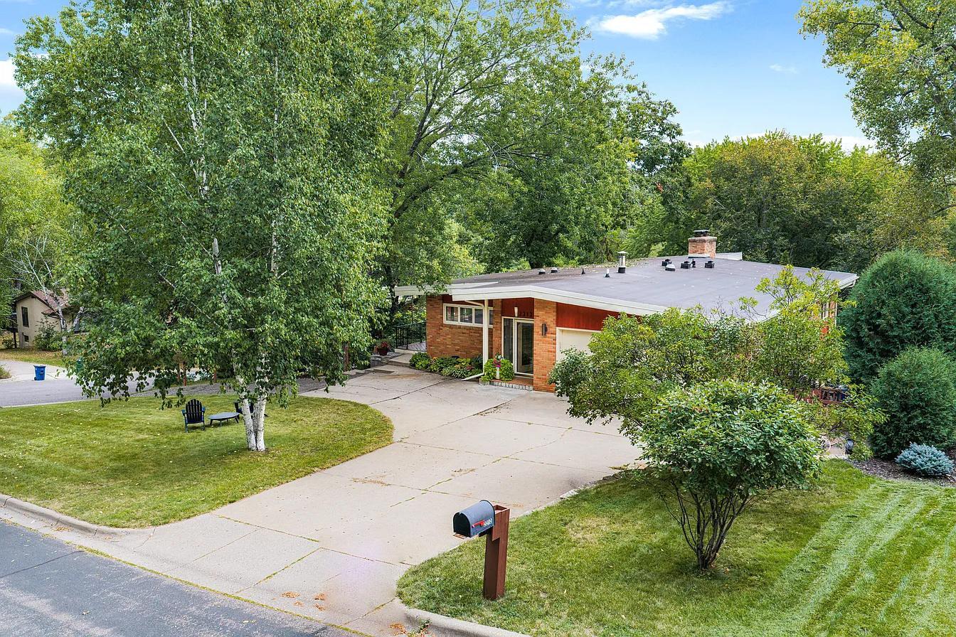 View of Residential at 2212 Mary Hills Drive, Golden Valley MN 55422, Golden Valley (51 of 57) - Mike Wilen | Minnesota Team Real Estate