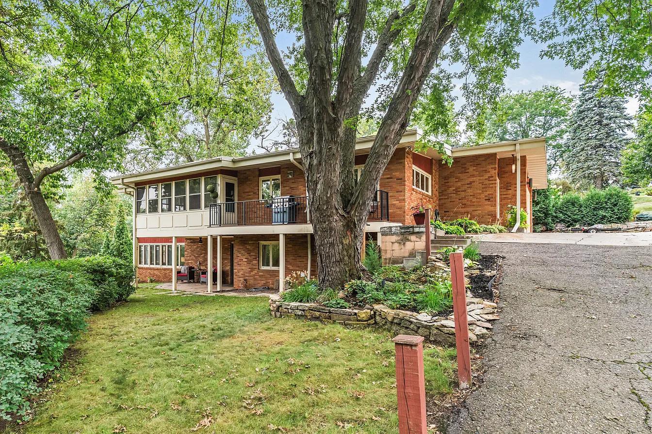 View of Residential at 2212 Mary Hills Drive, Golden Valley MN 55422, Golden Valley (40 of 57) - Mike Wilen | Minnesota Team Real Estate