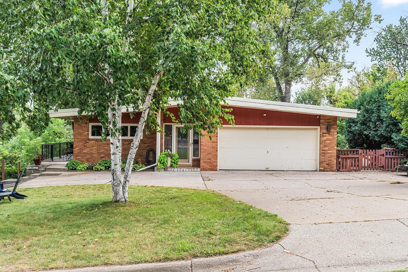 View of Residential at 2212 Mary Hills Drive, Golden Valley MN 55422, Golden Valley (37 of 57) - Mike Wilen | Minnesota Team Real Estate
