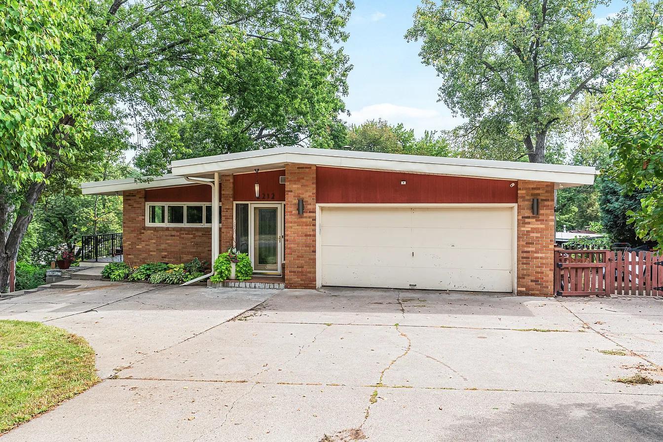 View of Residential at 2212 Mary Hills Drive, Golden Valley MN 55422, Golden Valley (36 of 57) - Mike Wilen | Minnesota Team Real Estate