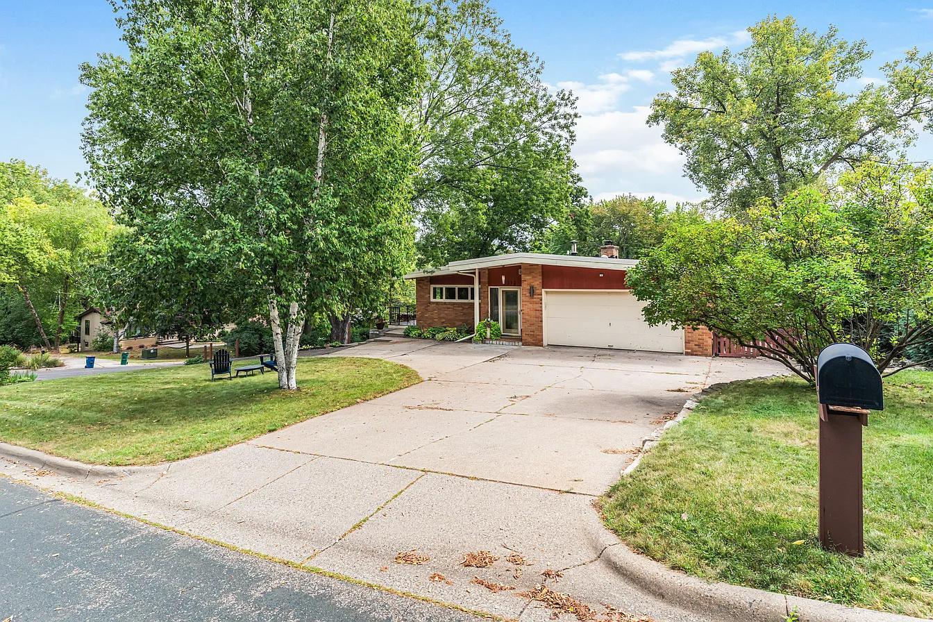 View of Residential at 2212 Mary Hills Drive, Golden Valley MN 55422, Golden Valley (35 of 57) - Mike Wilen | Minnesota Team Real Estate