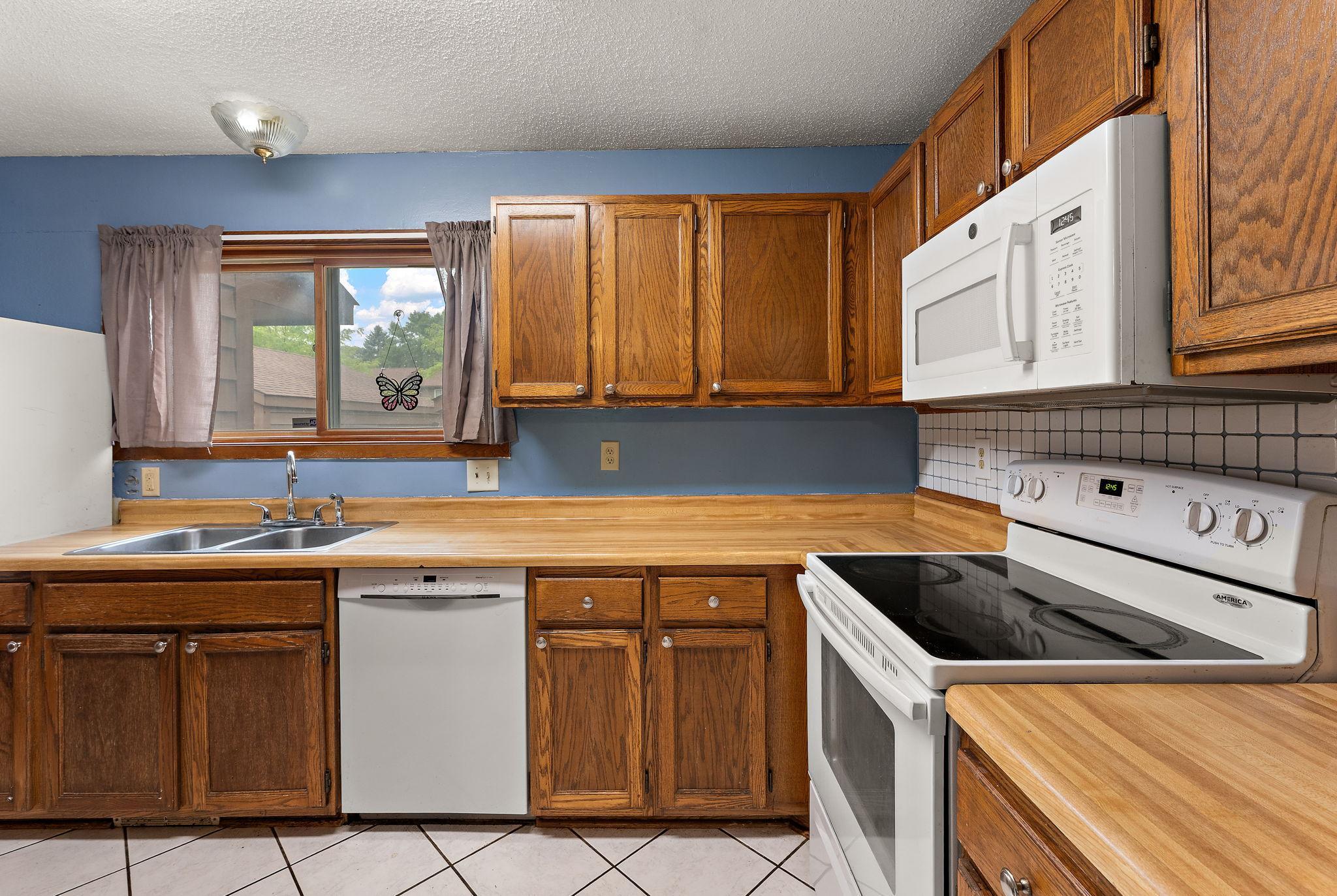 View of Residential at 2460 Crestwood Drive, North Saint Paul MN 55109, North Saint Paul (9 of 34) - Mike Wilen | Minnesota Team Real Estate