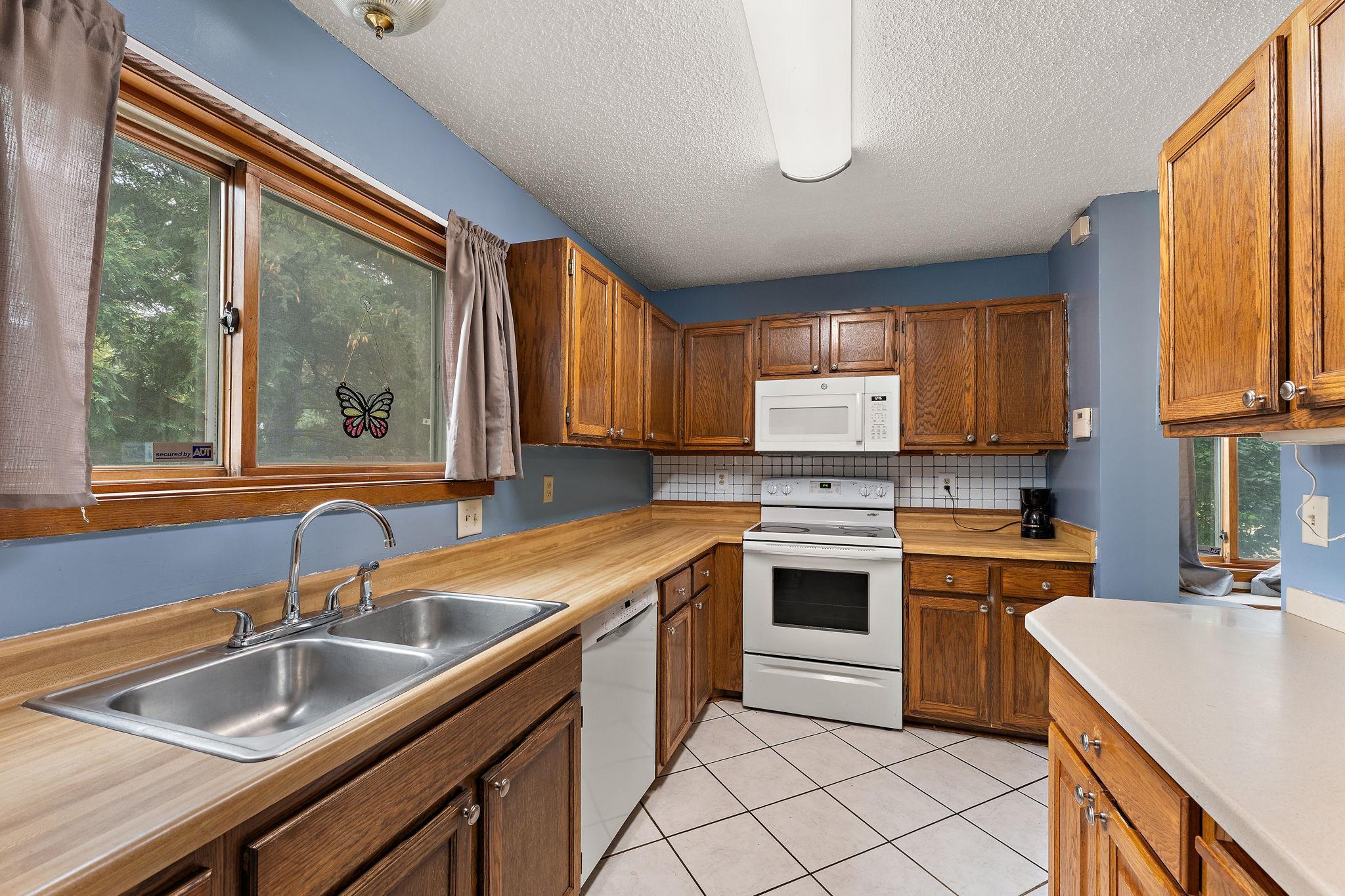 View of Residential at 2460 Crestwood Drive, North Saint Paul MN 55109, North Saint Paul (10 of 34) - Mike Wilen | Minnesota Team Real Estate