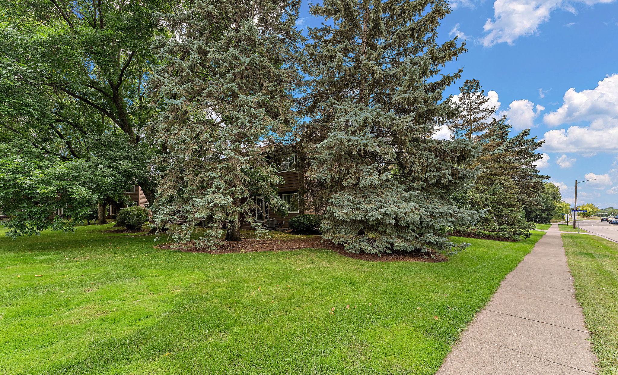 View of Residential at 2460 Crestwood Drive, North Saint Paul MN 55109, North Saint Paul (32 of 34) - Mike Wilen | Minnesota Team Real Estate