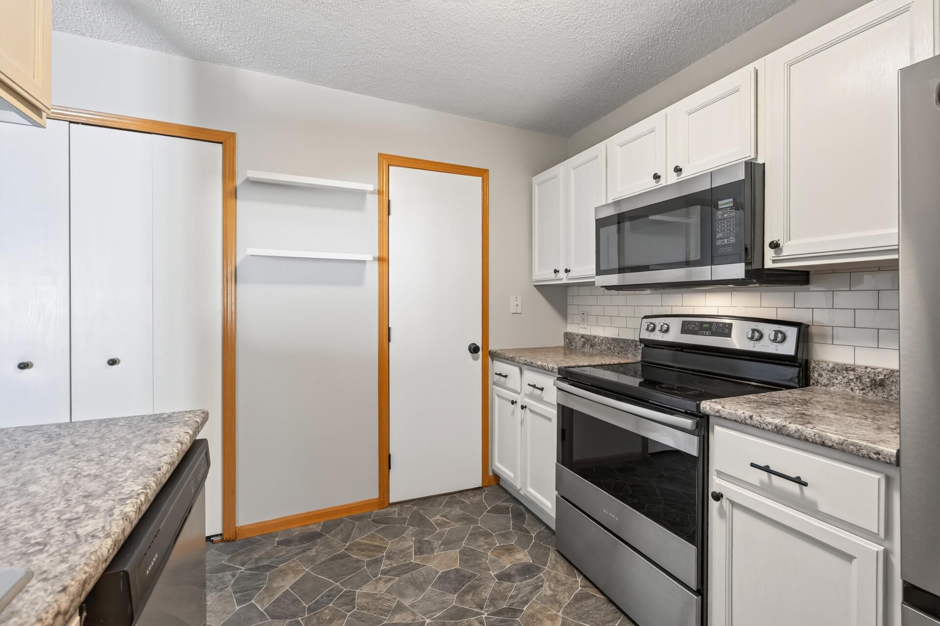 View of Residential at 14756 Excelsior Lane #15, Apple Valley MN 55124, Apple Valley (16 of 27) - Mike Wilen | Minnesota Team Real Estate