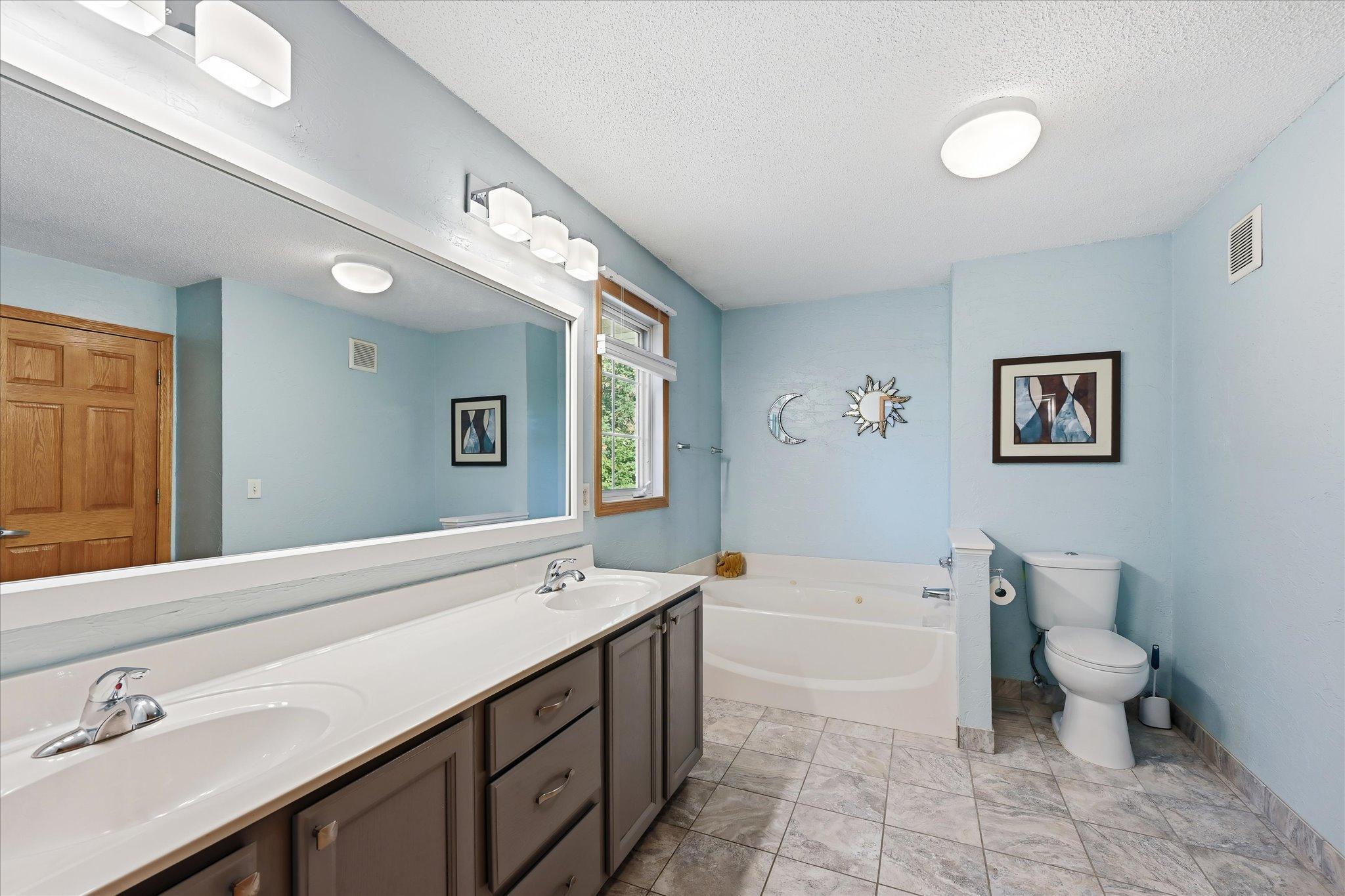 View of Residential at 14355 Raymond Lane, Eden Prairie MN 55347, Eden Prairie (25 of 28) - Mike Wilen | Minnesota Team Real Estate