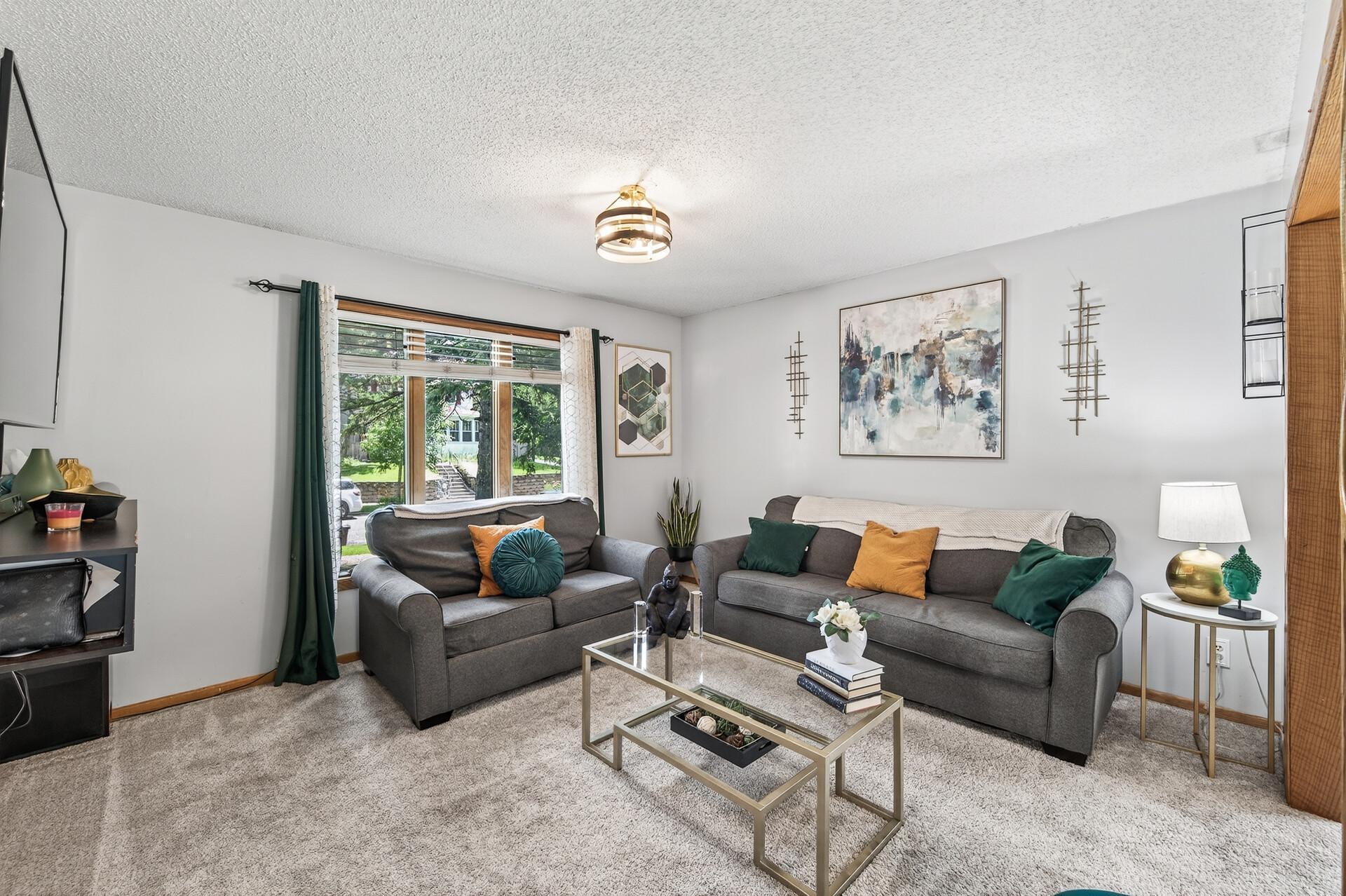 View of Residential at 2505 Dupont Avenue, Minneapolis MN 55411, Minneapolis (4 of 15) - Mike Wilen | Minnesota Team Real Estate