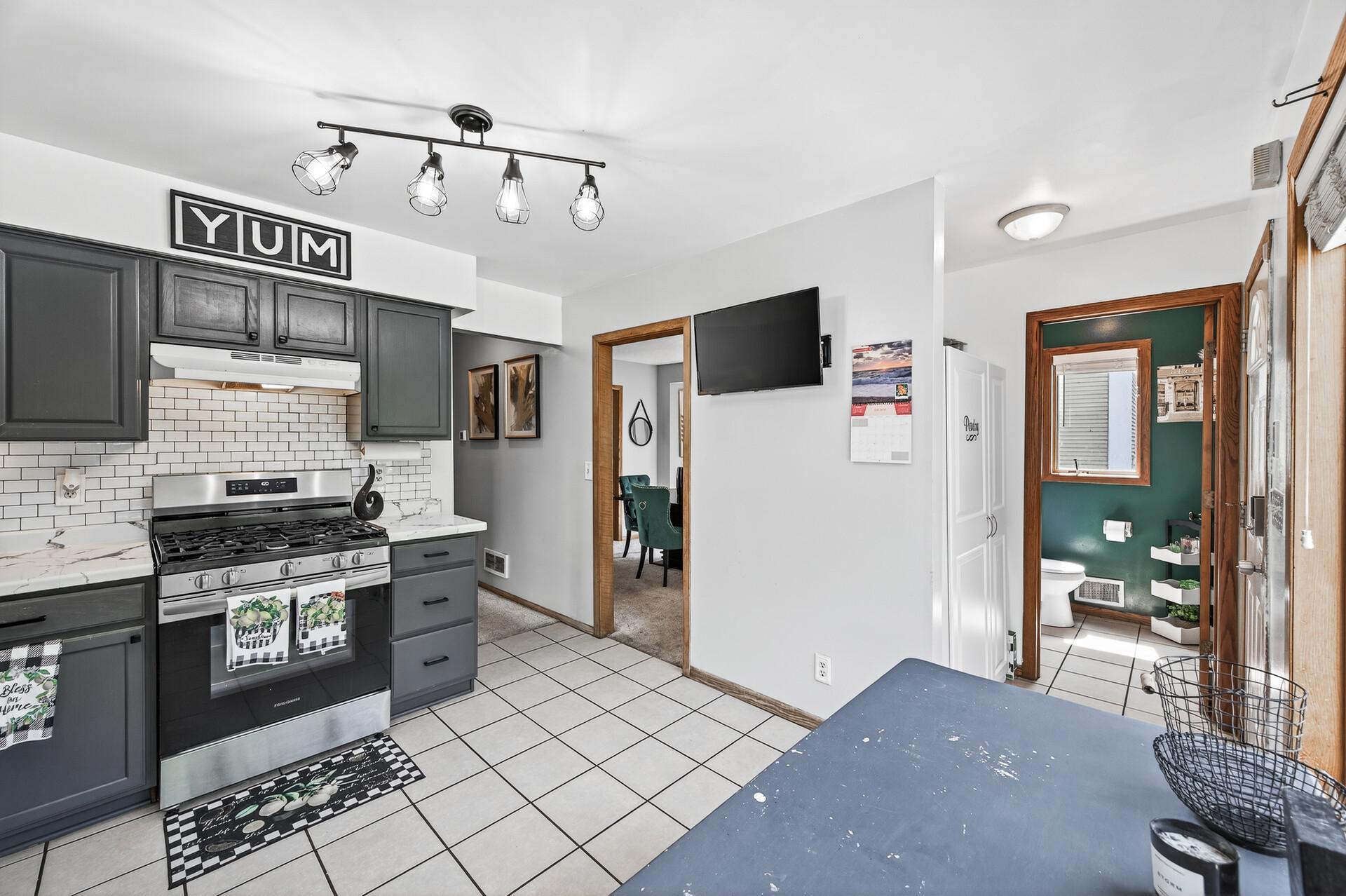 View of Residential at 2505 Dupont Avenue, Minneapolis MN 55411, Minneapolis (9 of 15) - Mike Wilen | Minnesota Team Real Estate