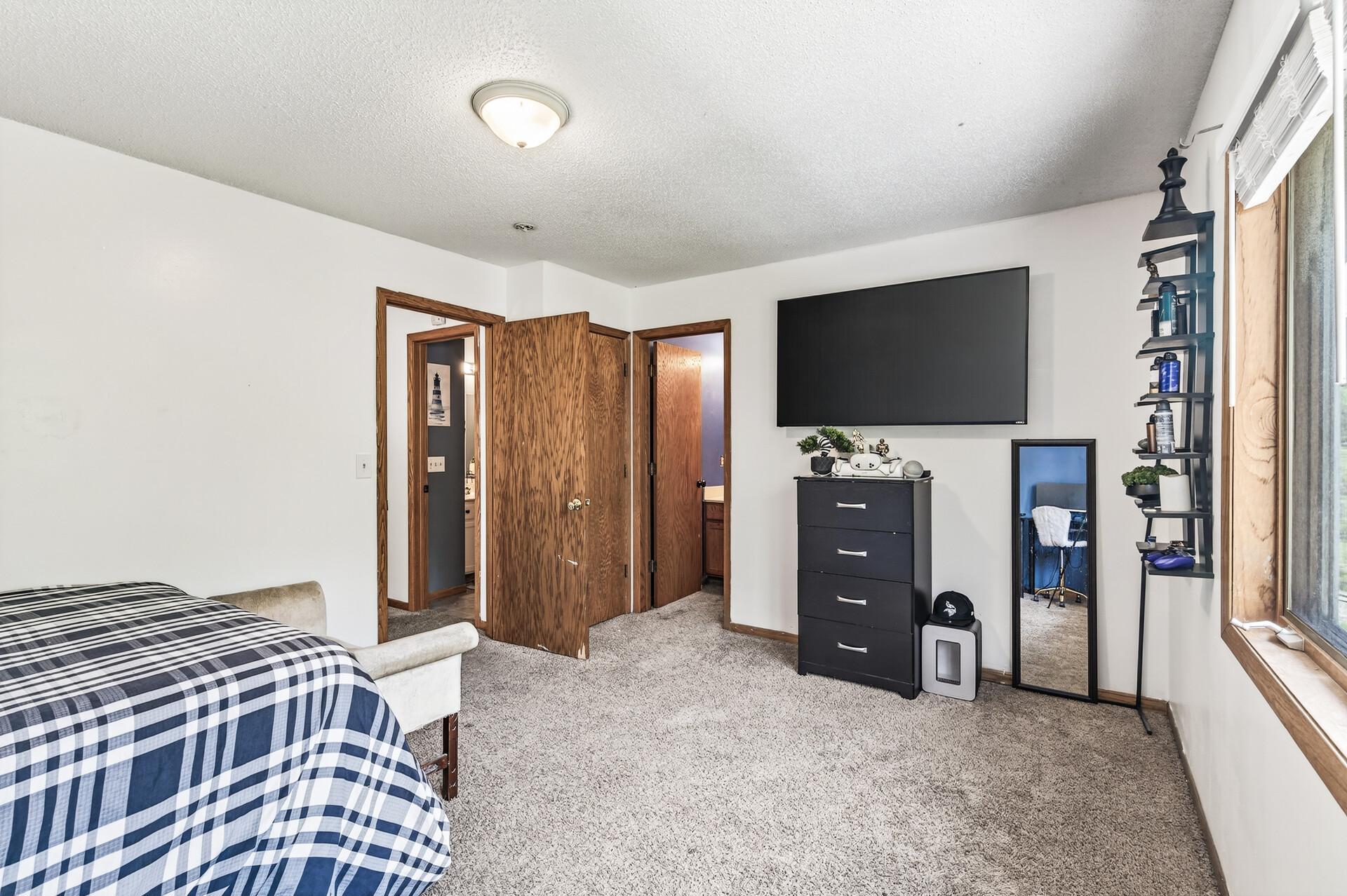 View of Residential at 2505 Dupont Avenue, Minneapolis MN 55411, Minneapolis (12 of 15) - Mike Wilen | Minnesota Team Real Estate
