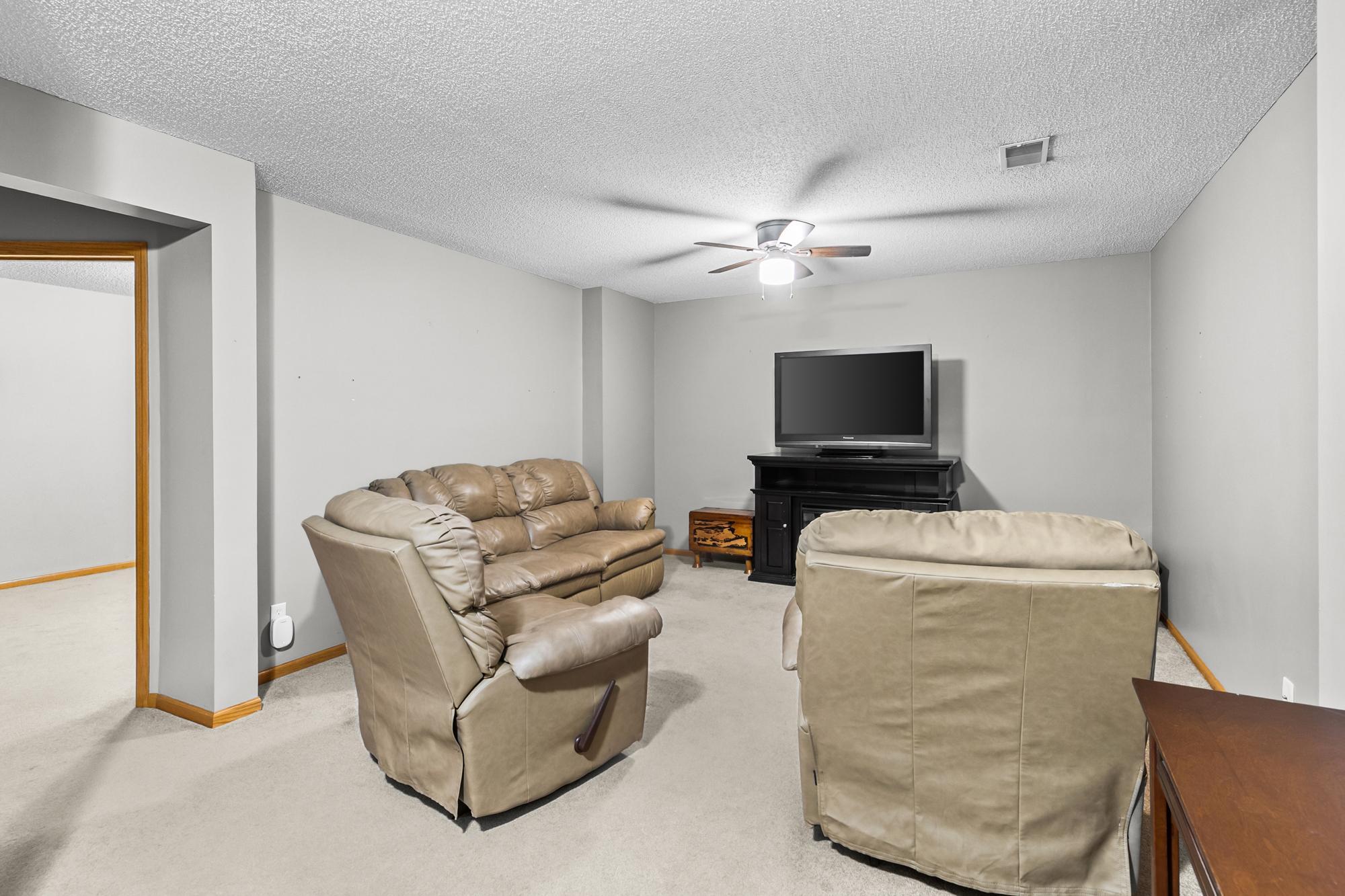 View of Residential at 379 Wheelock Parkway, Saint Paul MN 55130, Saint Paul (23 of 33) - Mike Wilen | Minnesota Team Real Estate