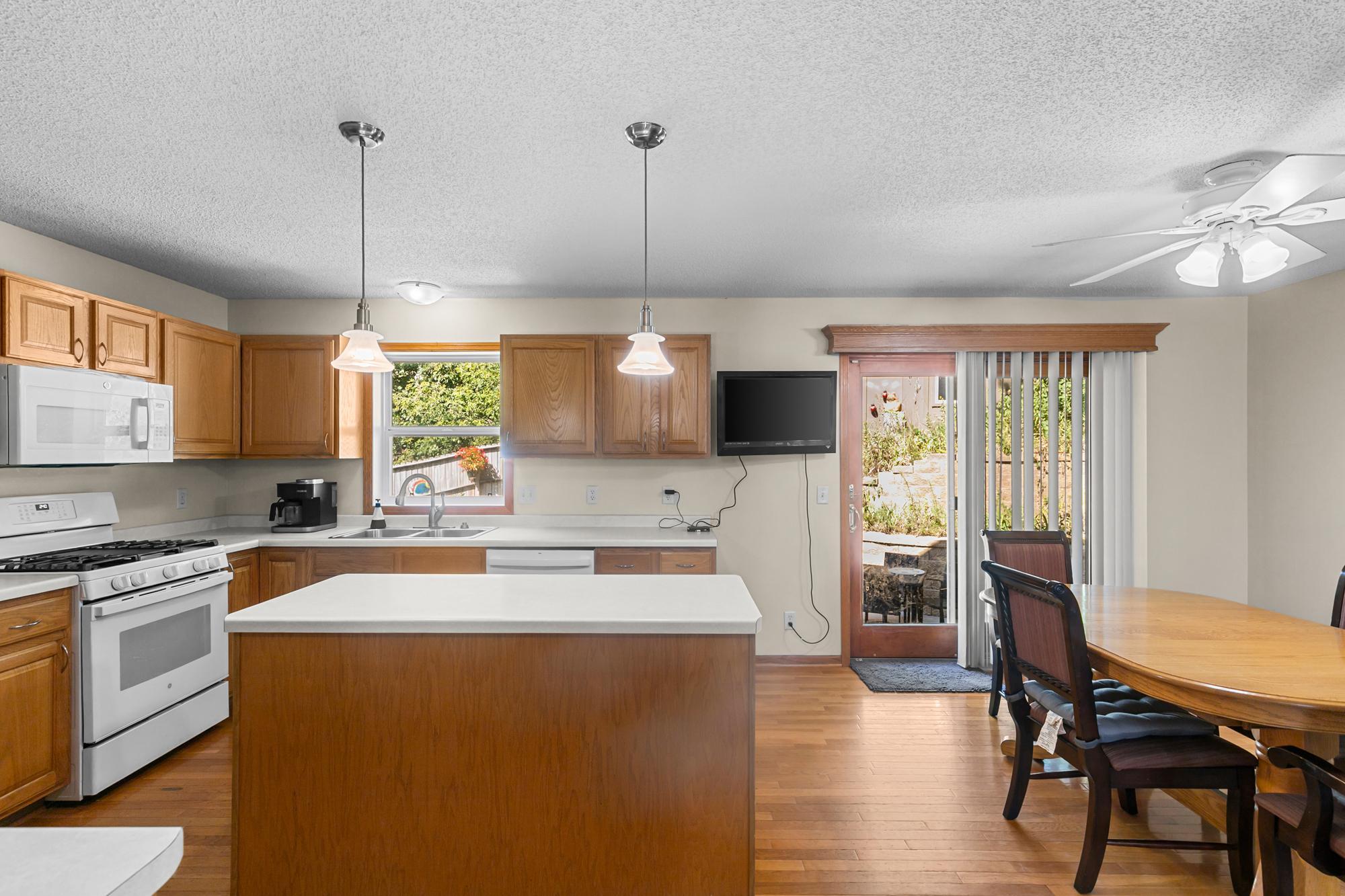View of Residential at 379 Wheelock Parkway, Saint Paul MN 55130, Saint Paul (13 of 33) - Mike Wilen | Minnesota Team Real Estate