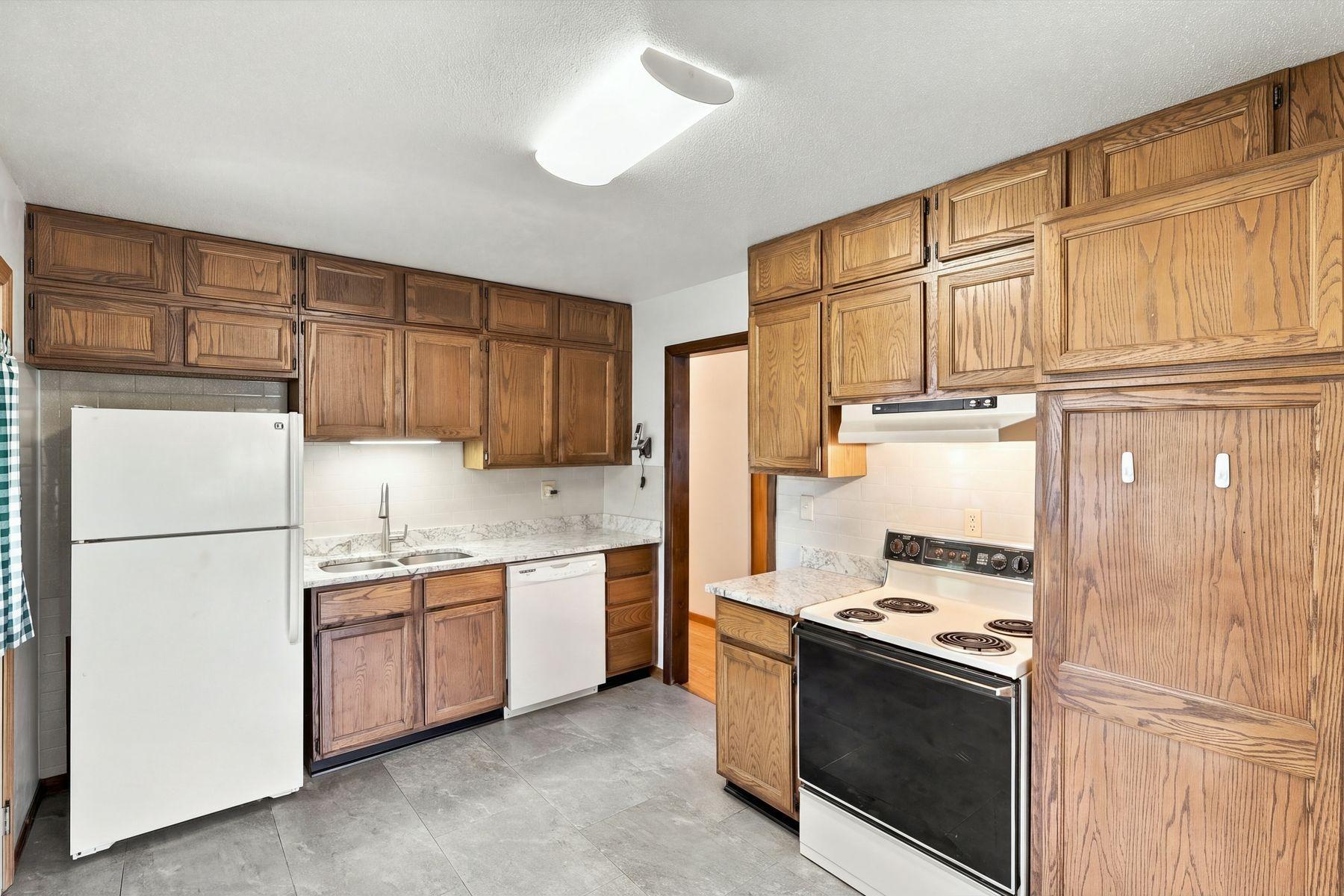 View of Residential at 9087 Northwood Parkway, New Hope MN 55427, New Hope (18 of 37) - Mike Wilen | Minnesota Team Real Estate