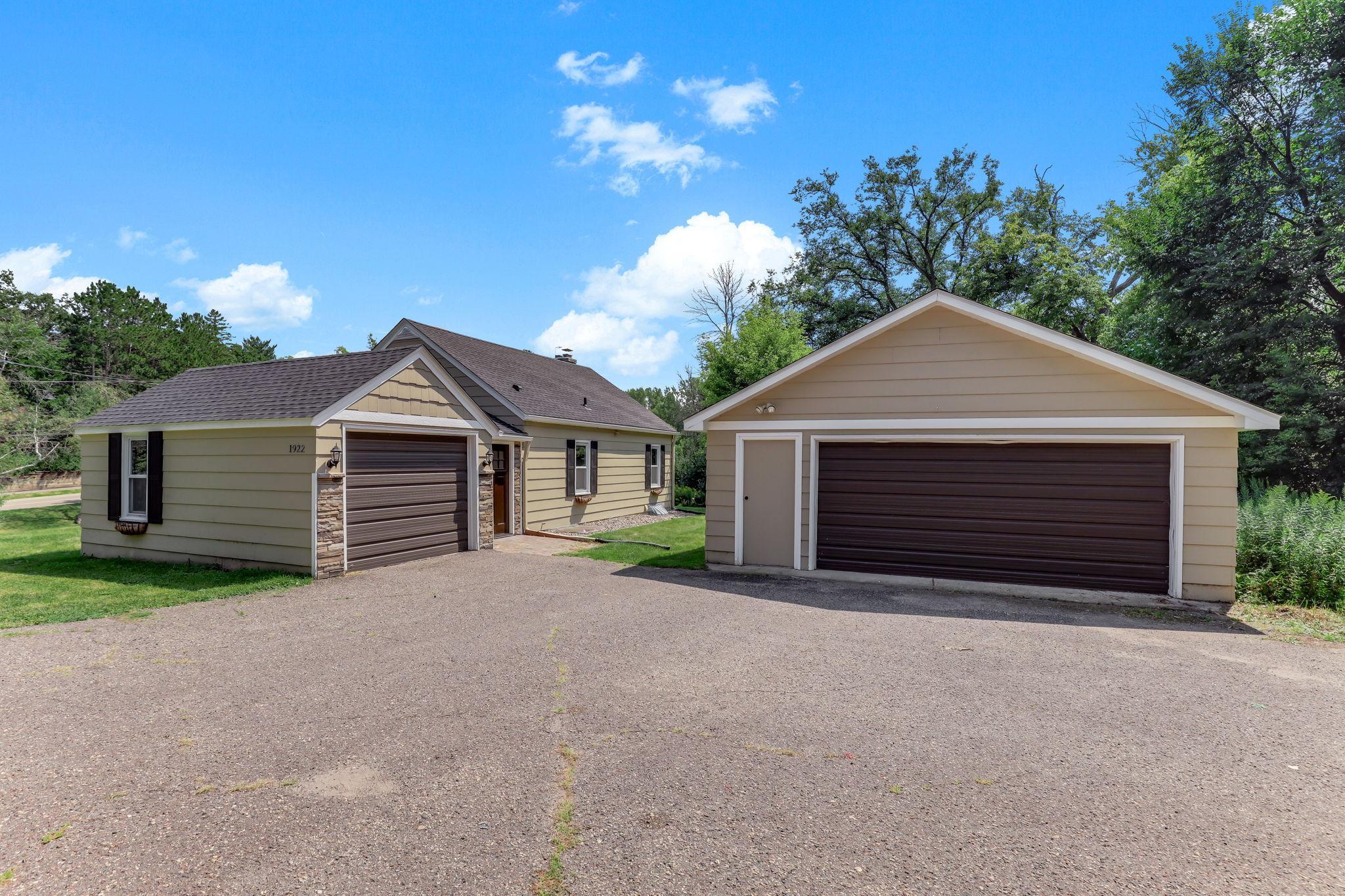 View of Residential at 1922 Oakland Road, Minnetonka MN 55305, Minnetonka (3 of 39) - Mike Wilen | Minnesota Team Real Estate