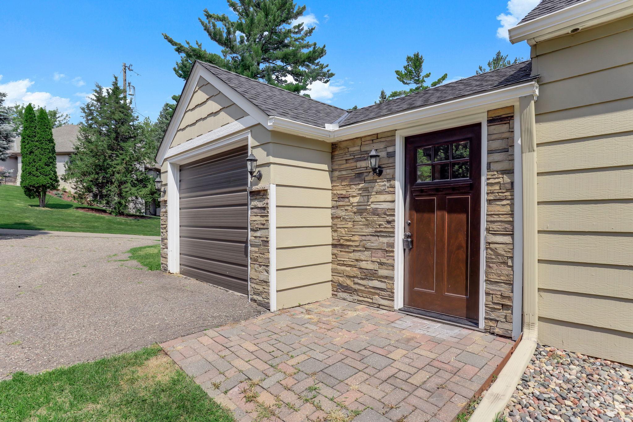 View of Residential at 1922 Oakland Road, Minnetonka MN 55305, Minnetonka (5 of 39) - Mike Wilen | Minnesota Team Real Estate