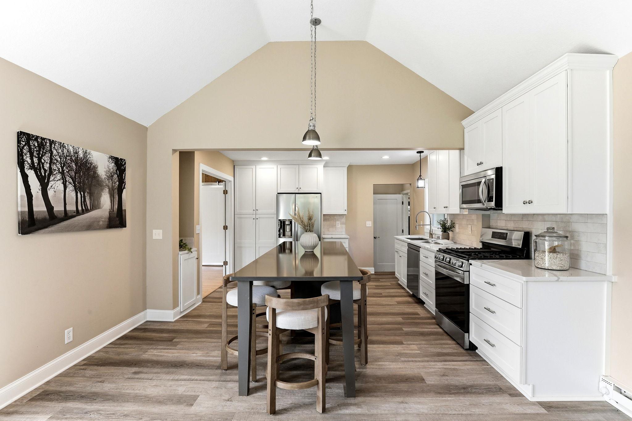 View of Residential at 1922 Oakland Road, Minnetonka MN 55305, Minnetonka (7 of 39) - Mike Wilen | Minnesota Team Real Estate