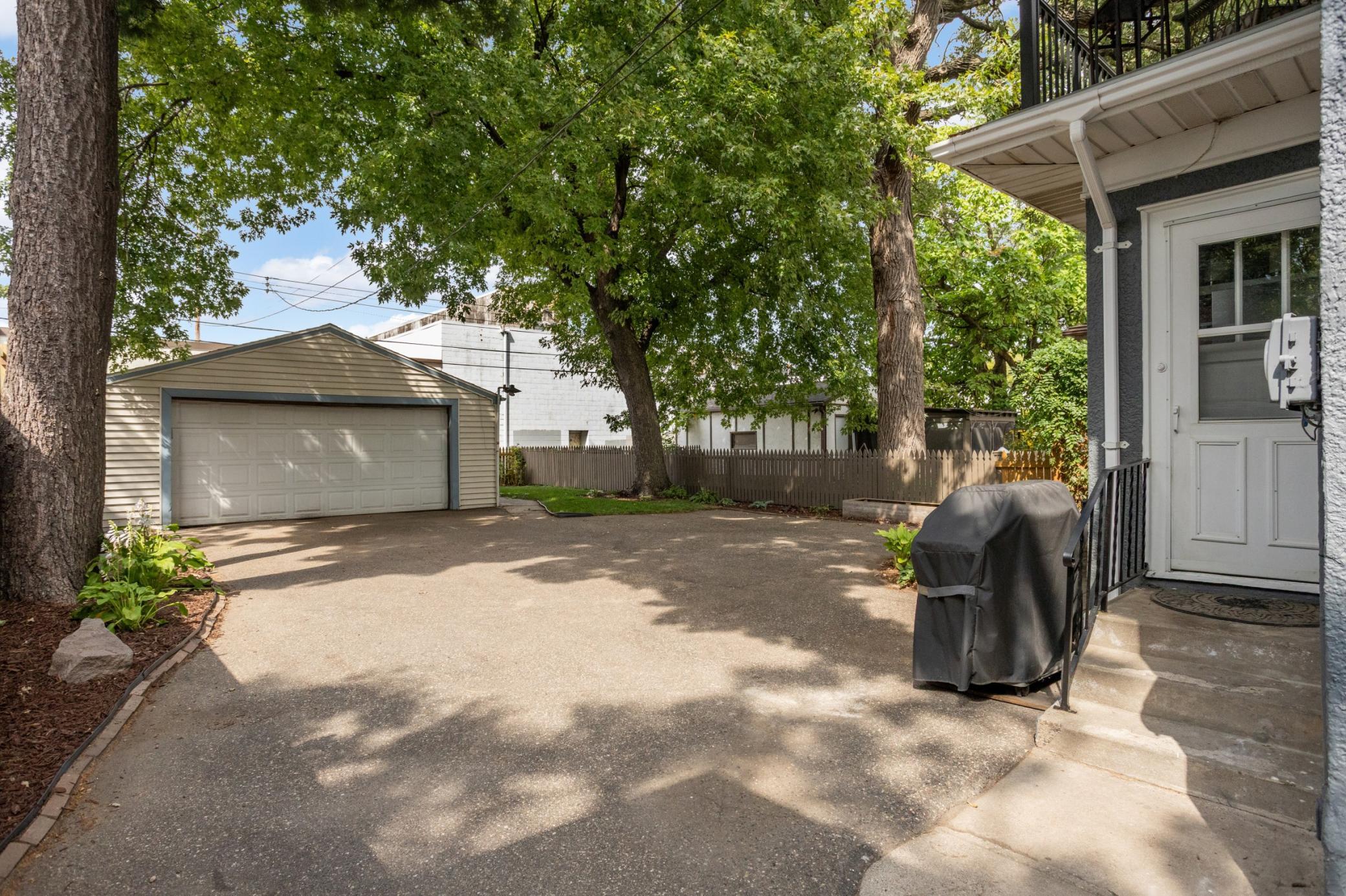 View of Residential at 877 Howell Street, Saint Paul MN 55104, Saint Paul (25 of 28) - Mike Wilen | Minnesota Team Real Estate