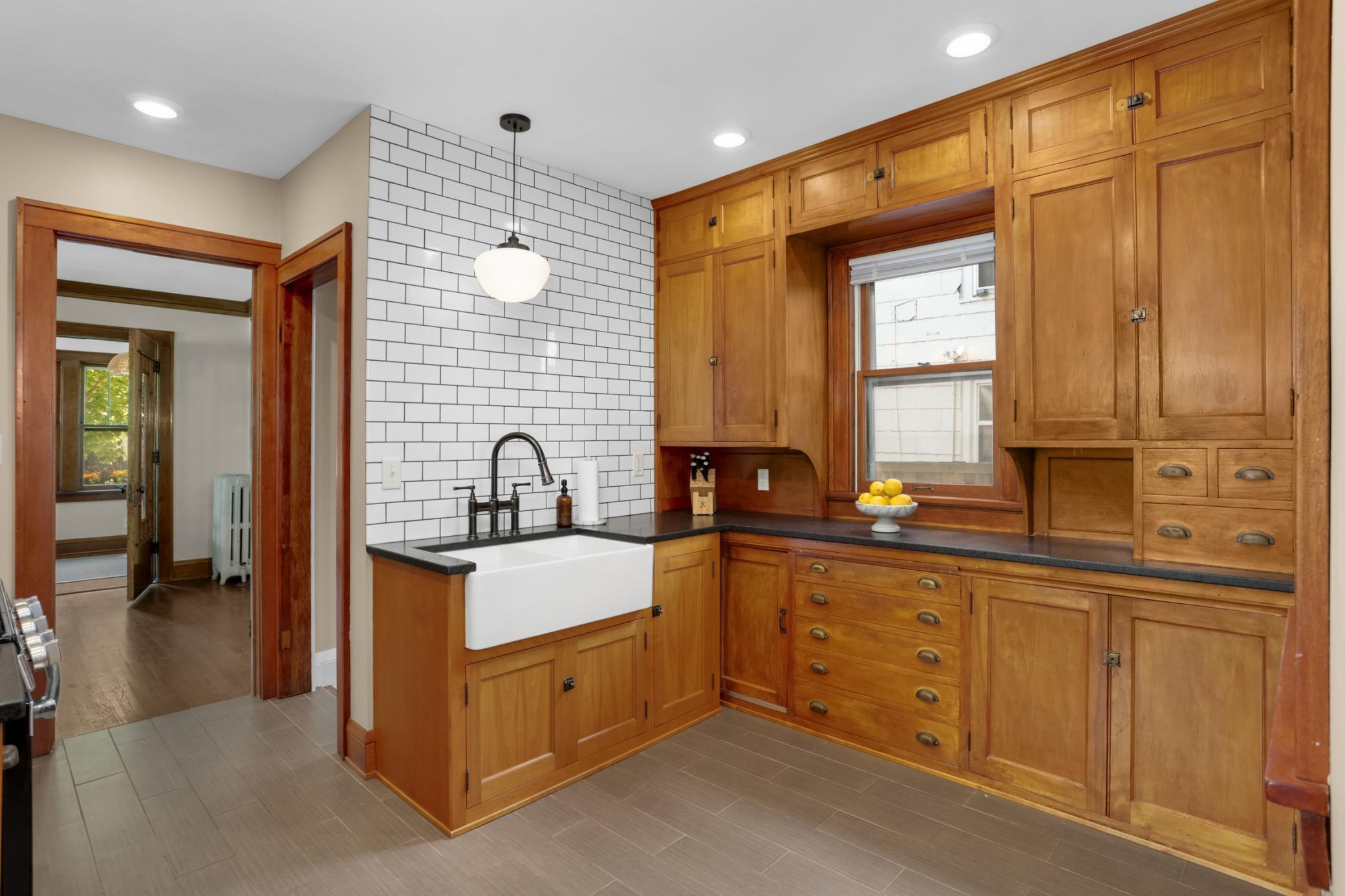 View of Residential at 877 Howell Street, Saint Paul MN 55104, Saint Paul (10 of 28) - Mike Wilen | Minnesota Team Real Estate